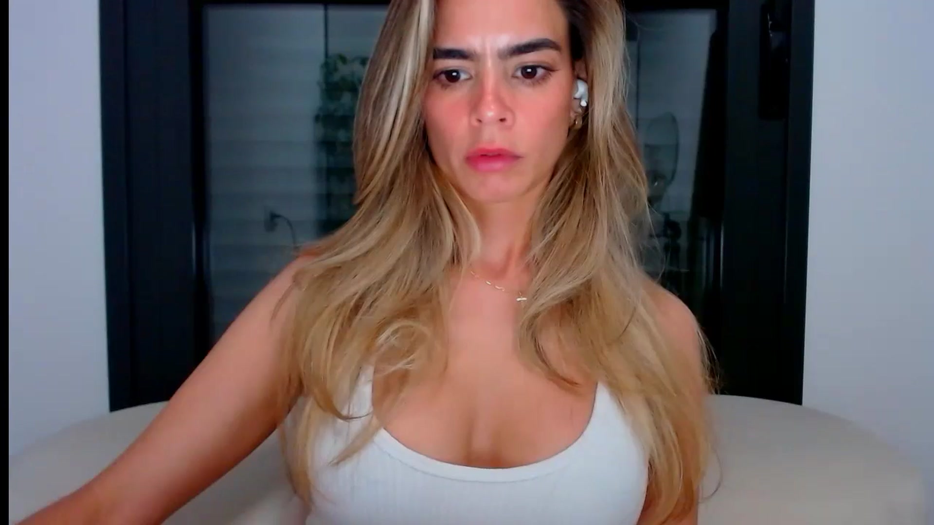 Gallery image thumbnail from fresagirl's myfreecams stream on, 07/04/2024, 23:10 image 5 of 20