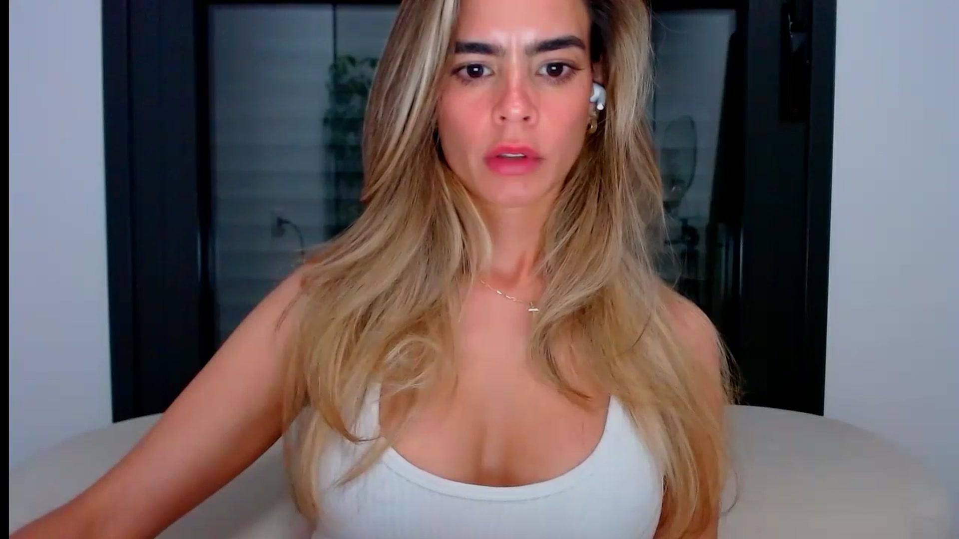 Gallery image thumbnail from fresagirl's myfreecams stream on, 07/04/2024, 23:10 image 4 of 20