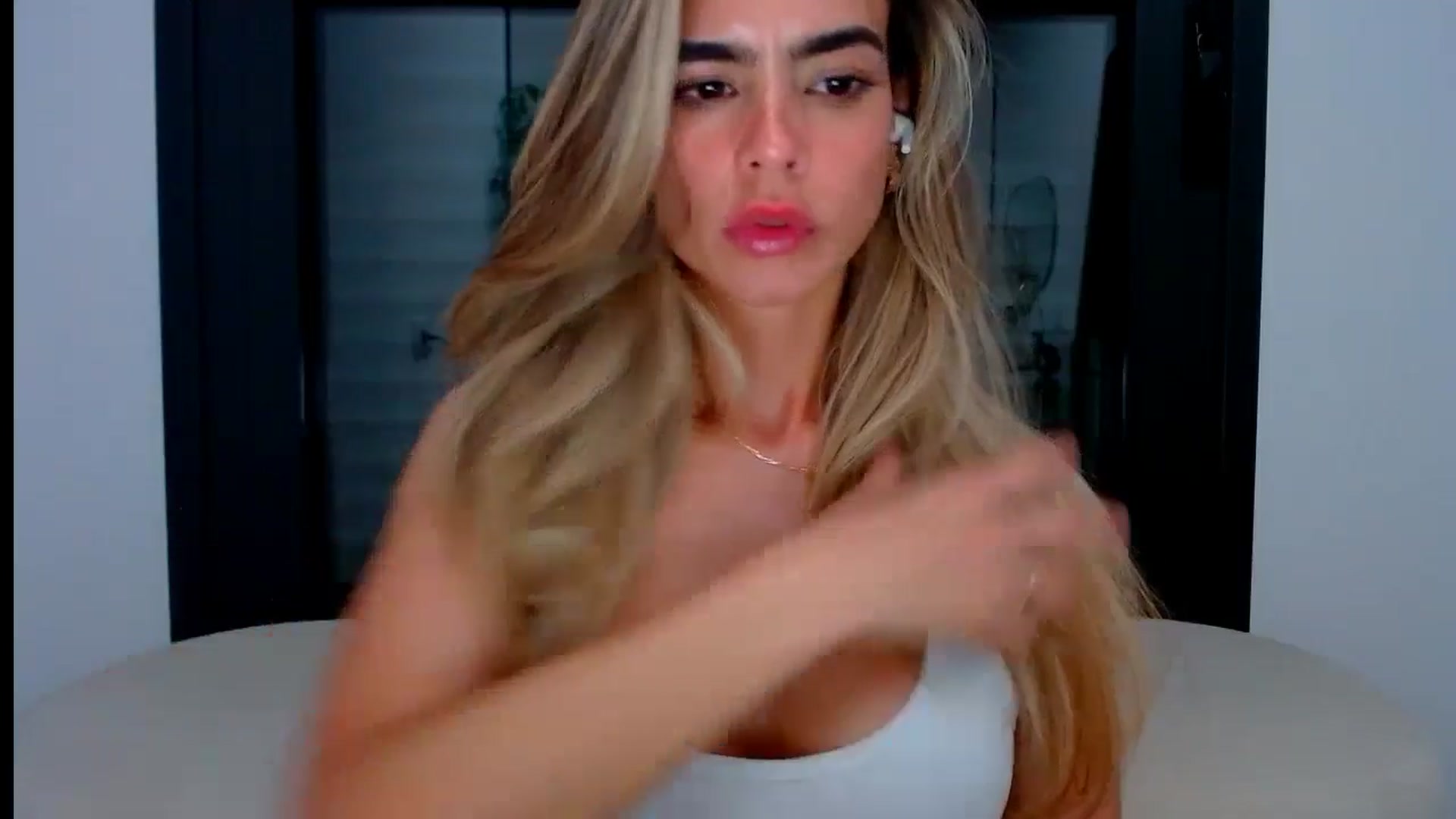 Gallery image thumbnail from fresagirl's myfreecams stream on, 07/04/2024, 23:10 image 2 of 20