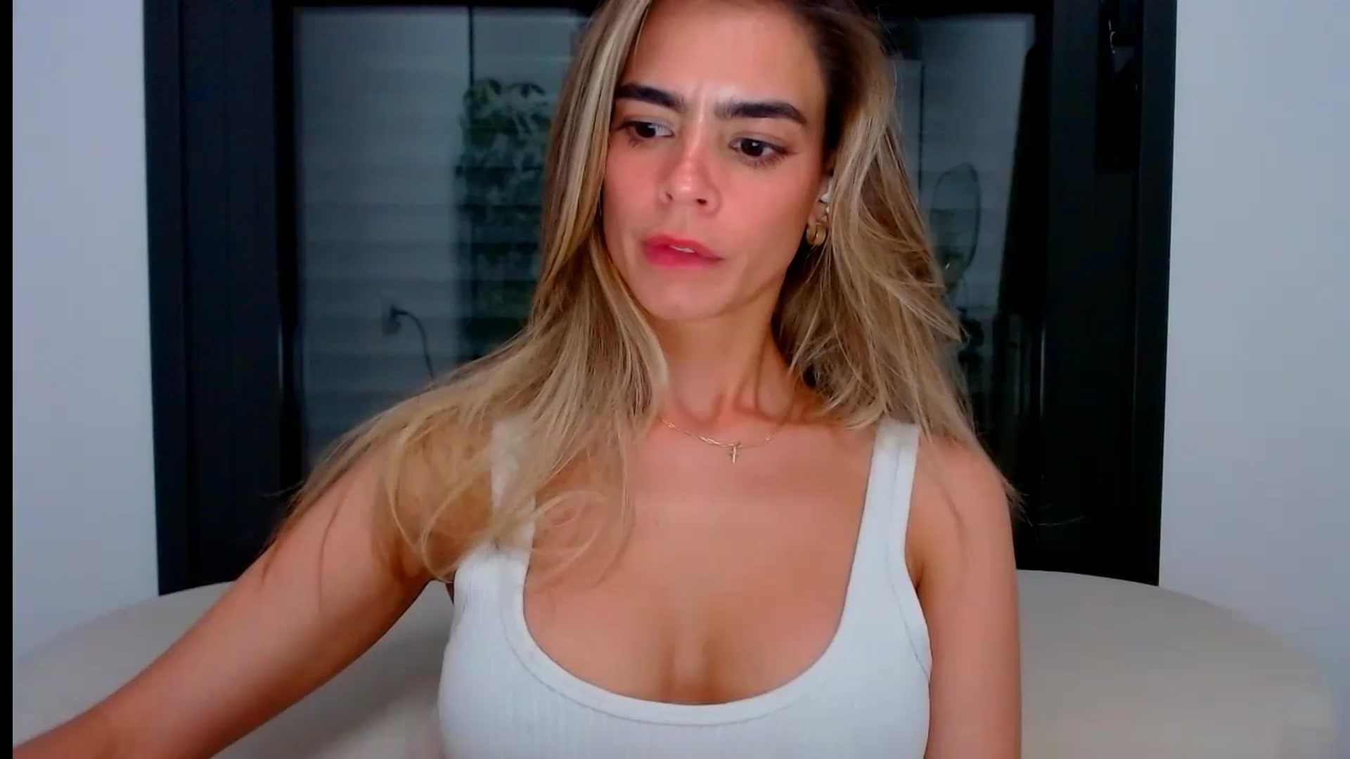 Gallery image thumbnail from fresagirl's myfreecams stream on, 07/04/2024, 23:10 image 9 of 20