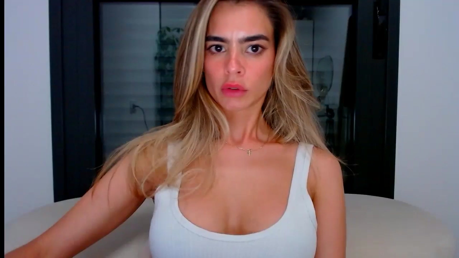 Gallery image thumbnail from fresagirl's myfreecams stream on, 07/04/2024, 23:10 image 10 of 20