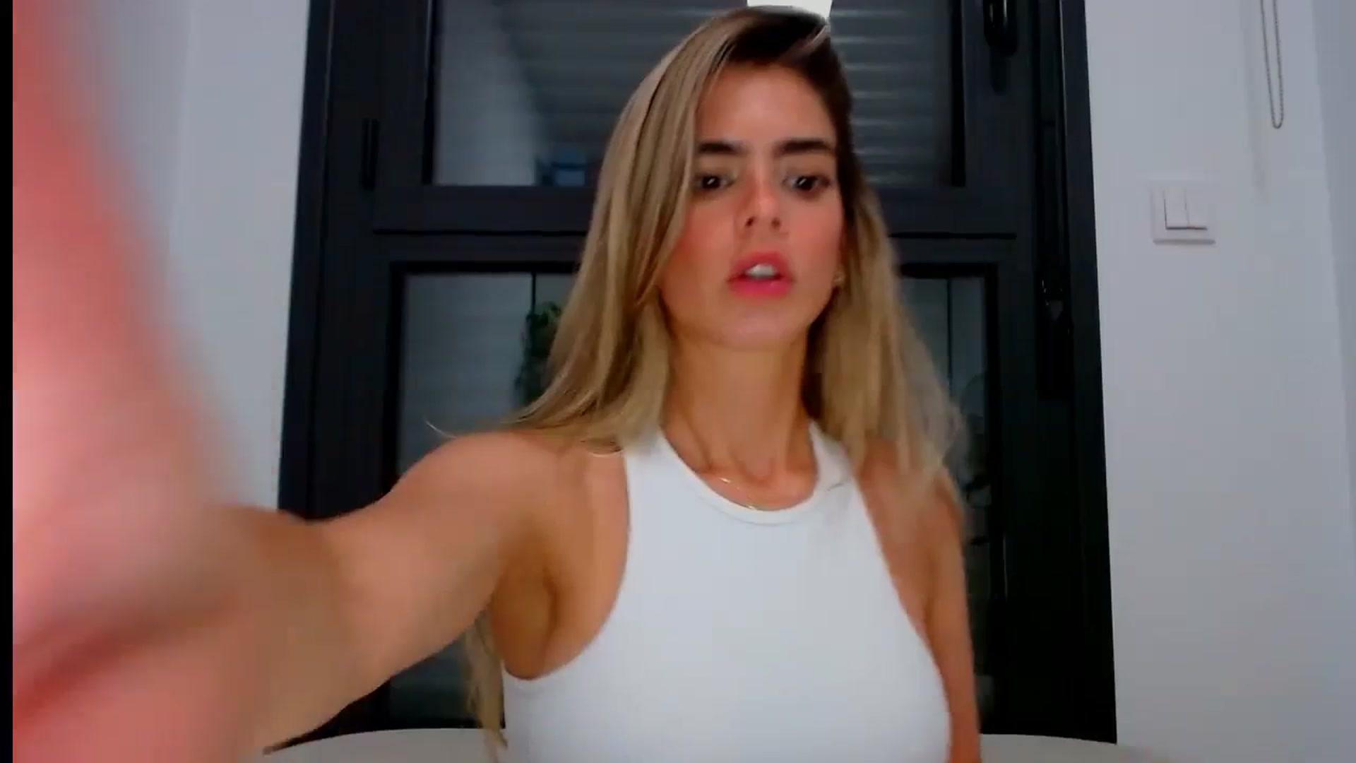 Gallery image thumbnail from fresagirl's myfreecams stream on, 07/08/2024, 21:19 image 9 of 20