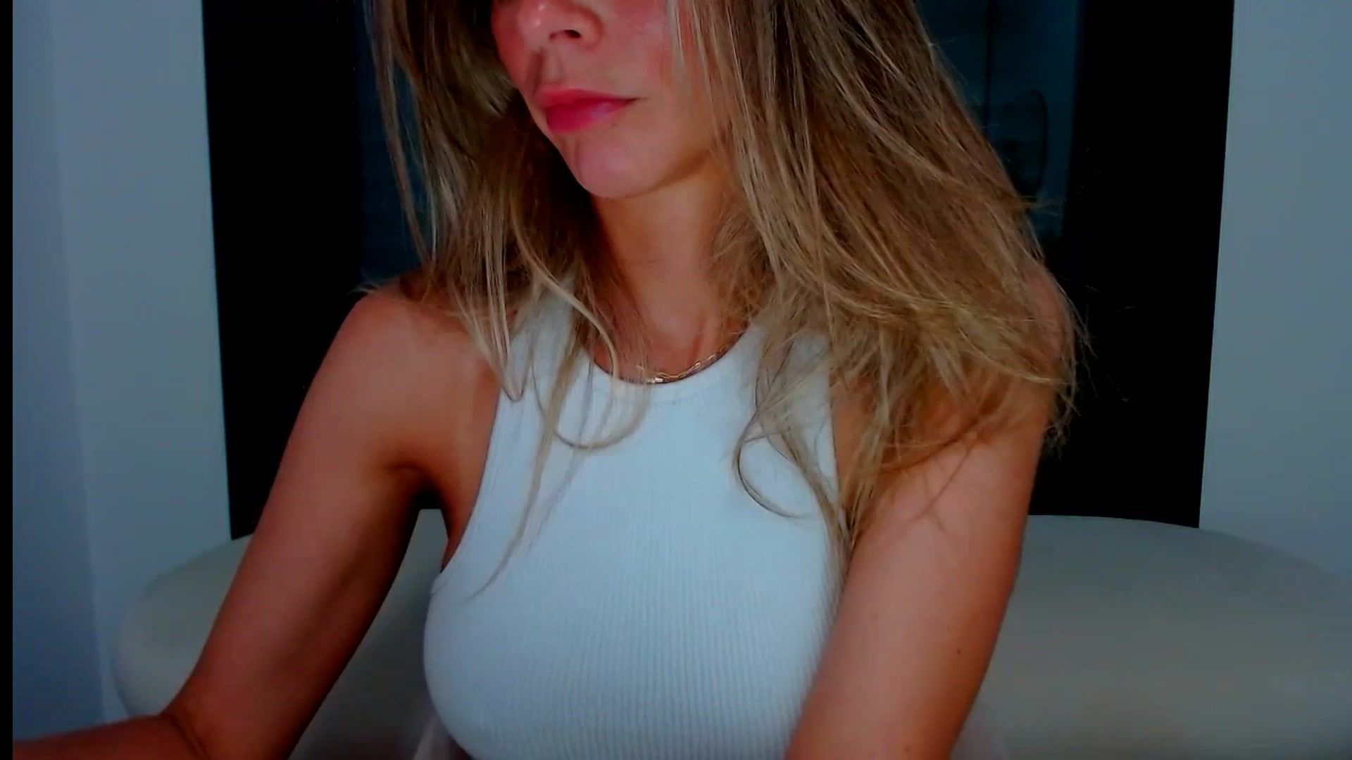 Gallery image thumbnail from fresagirl's myfreecams stream on, 07/08/2024, 21:19 image 18 of 20