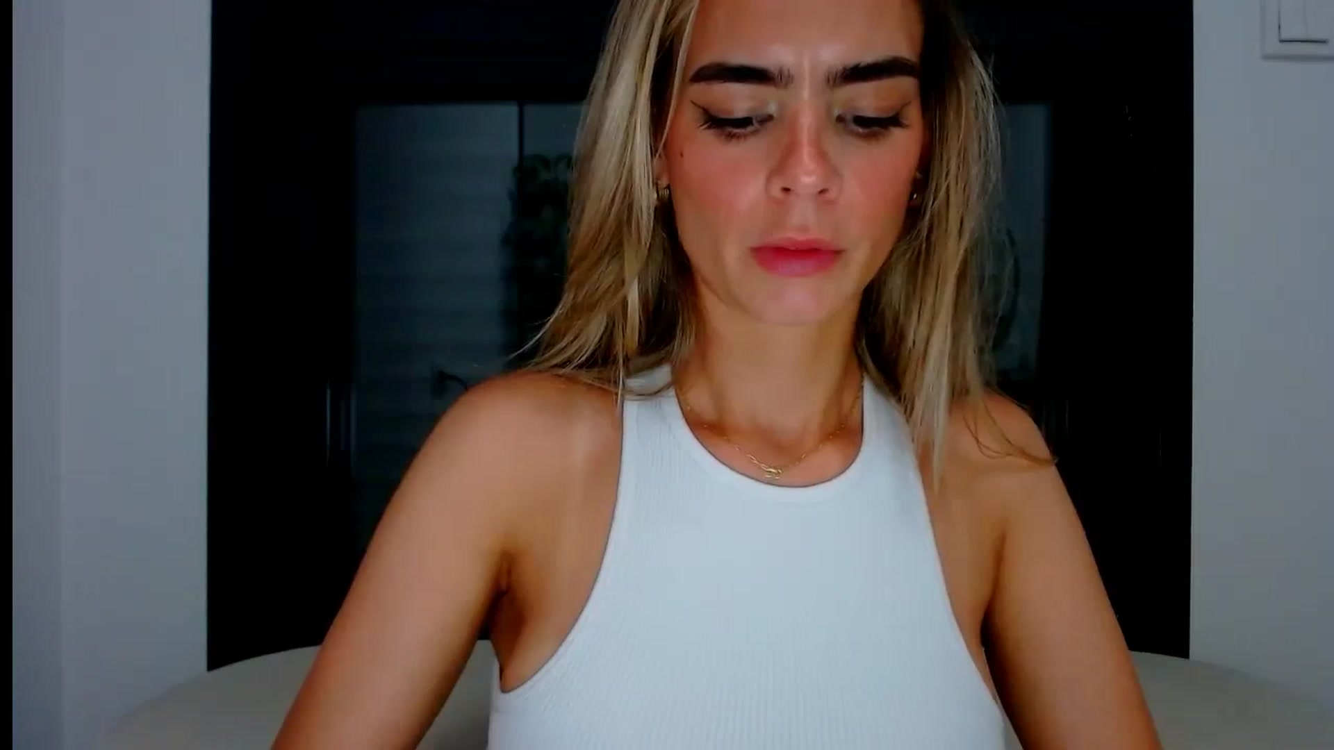 Gallery image thumbnail from fresagirl's myfreecams stream on, 07/08/2024, 21:19 image 15 of 20