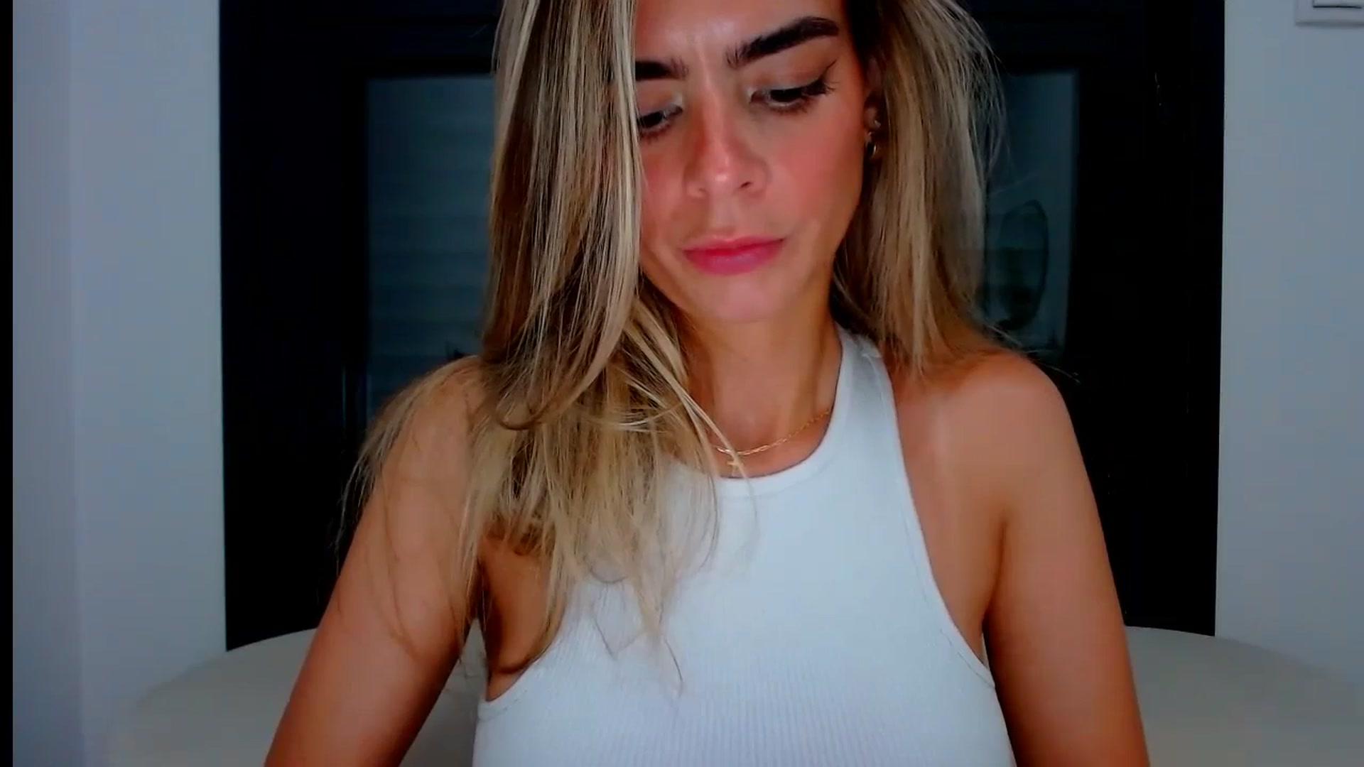 Gallery image thumbnail from fresagirl's myfreecams stream on, 07/08/2024, 21:48 image 10 of 20