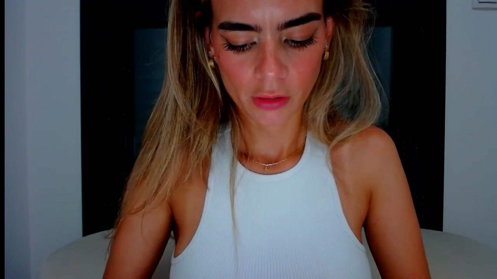 Gallery image thumbnail from fresagirl's myfreecams stream on, 07/08/2024, 21:48 image 11 of 20