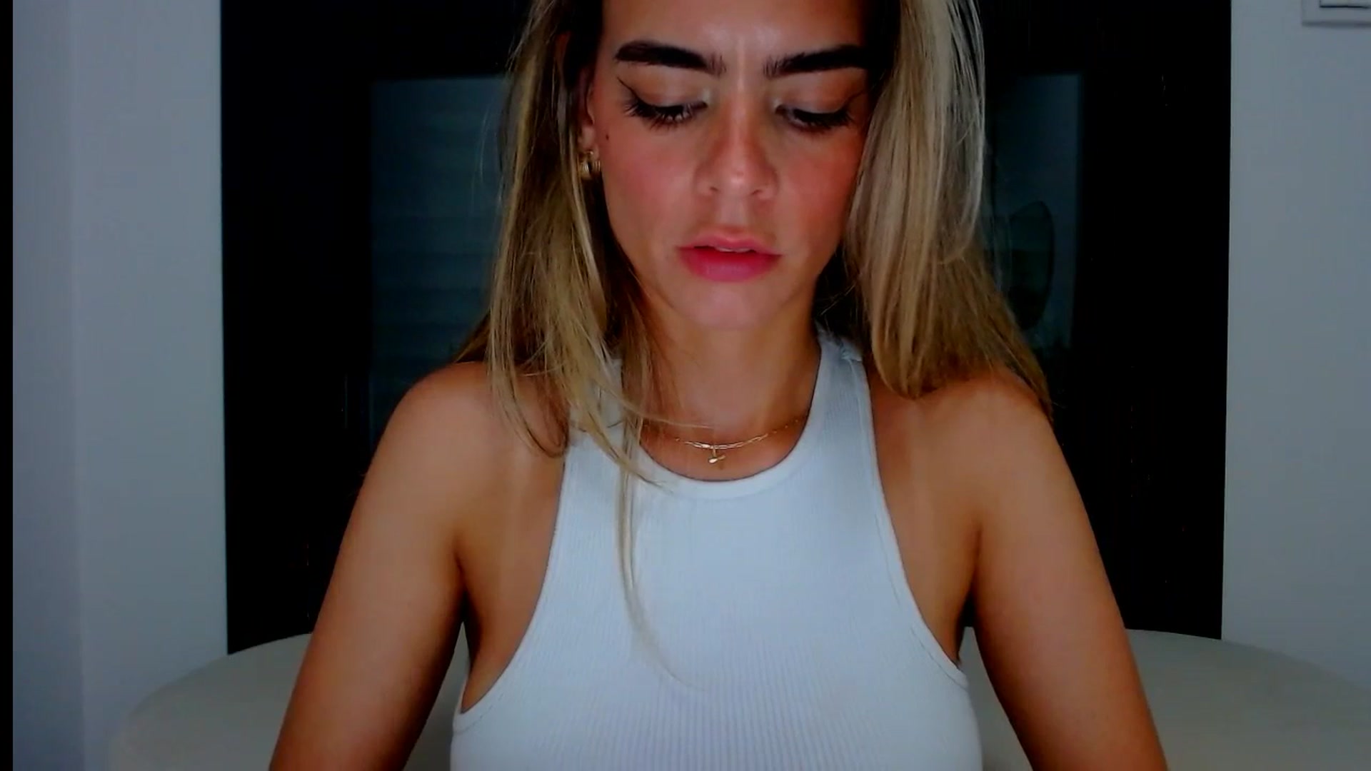 Gallery image thumbnail from fresagirl's myfreecams stream on, 07/08/2024, 21:48 image 15 of 20