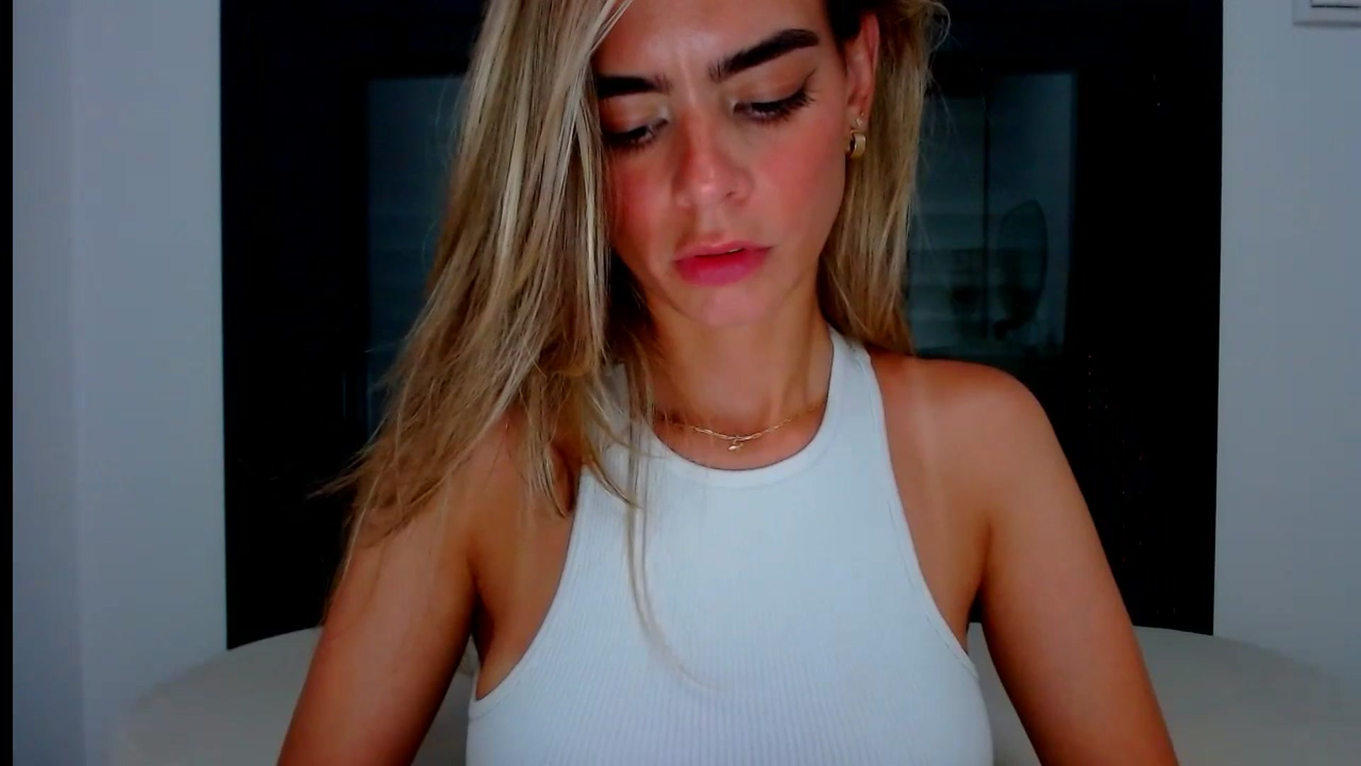 Gallery image thumbnail from fresagirl's myfreecams stream on, 07/08/2024, 21:48 image 16 of 20