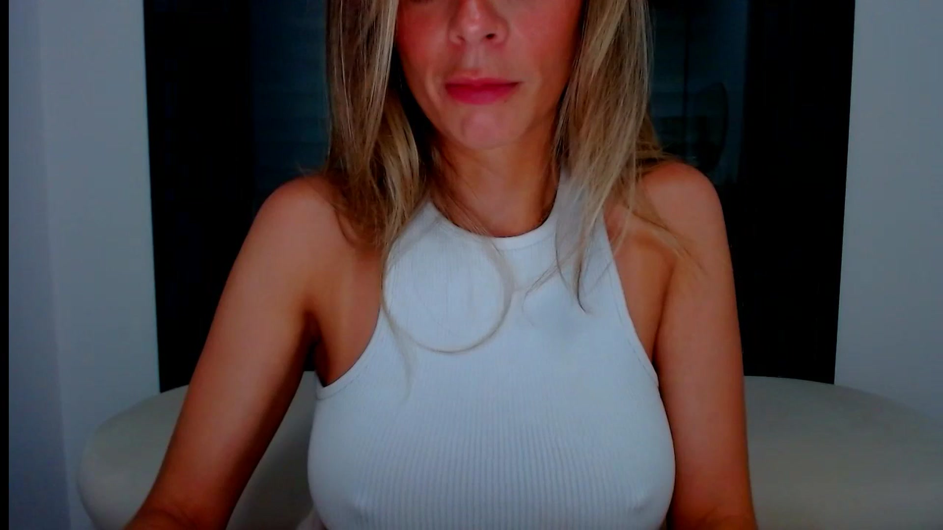 Gallery image thumbnail from fresagirl's myfreecams stream on, 07/08/2024, 21:48 image 4 of 20
