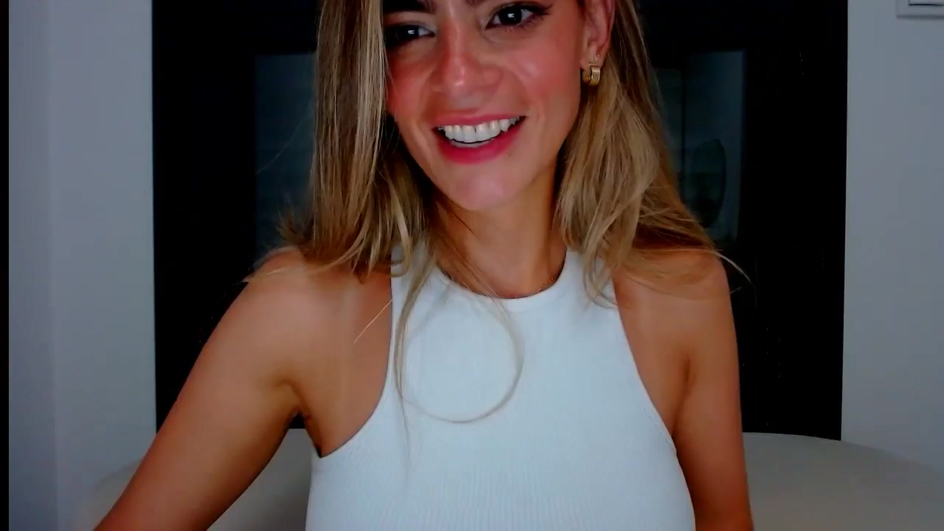 Gallery image thumbnail from fresagirl's myfreecams stream on, 07/08/2024, 21:48 image 5 of 20