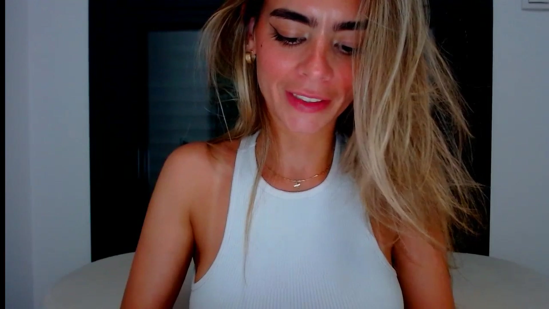 Gallery image thumbnail from fresagirl's myfreecams stream on, 07/08/2024, 21:48 image 12 of 20