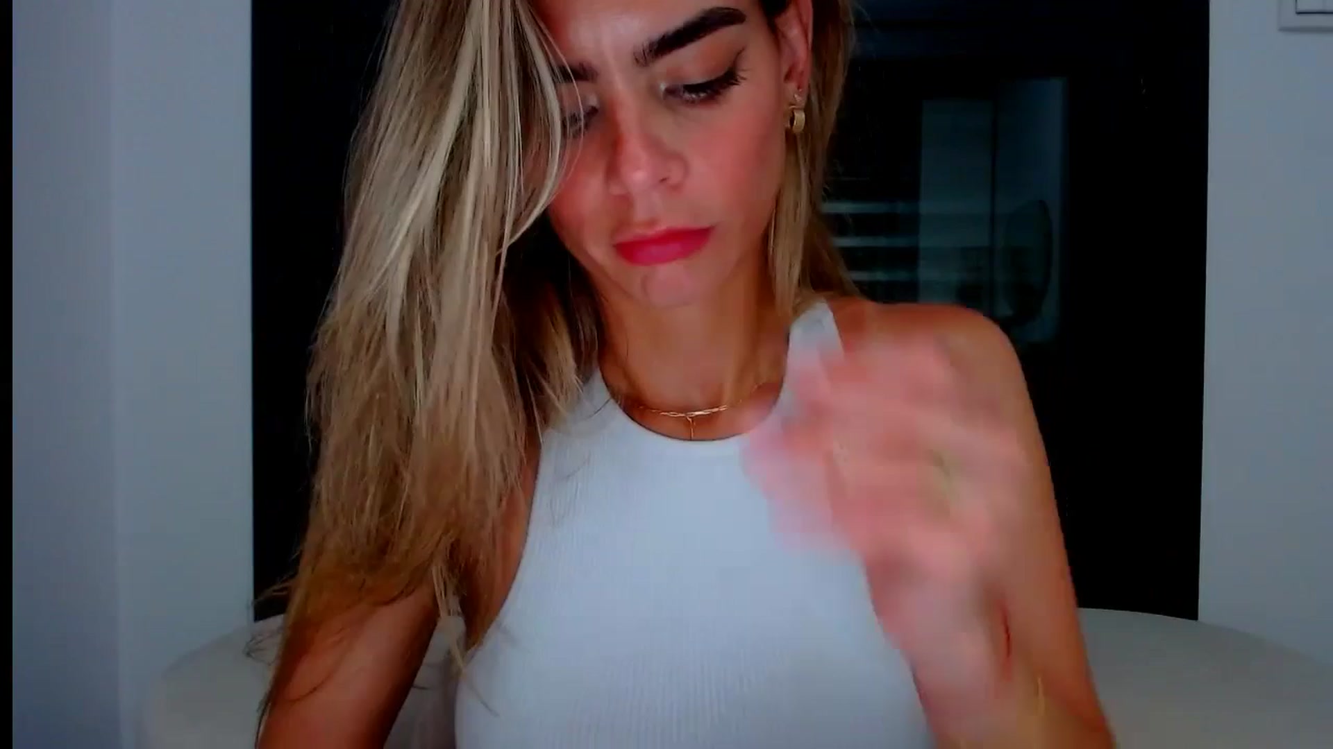 Gallery image thumbnail from fresagirl's myfreecams stream on, 07/08/2024, 22:49 image 16 of 20