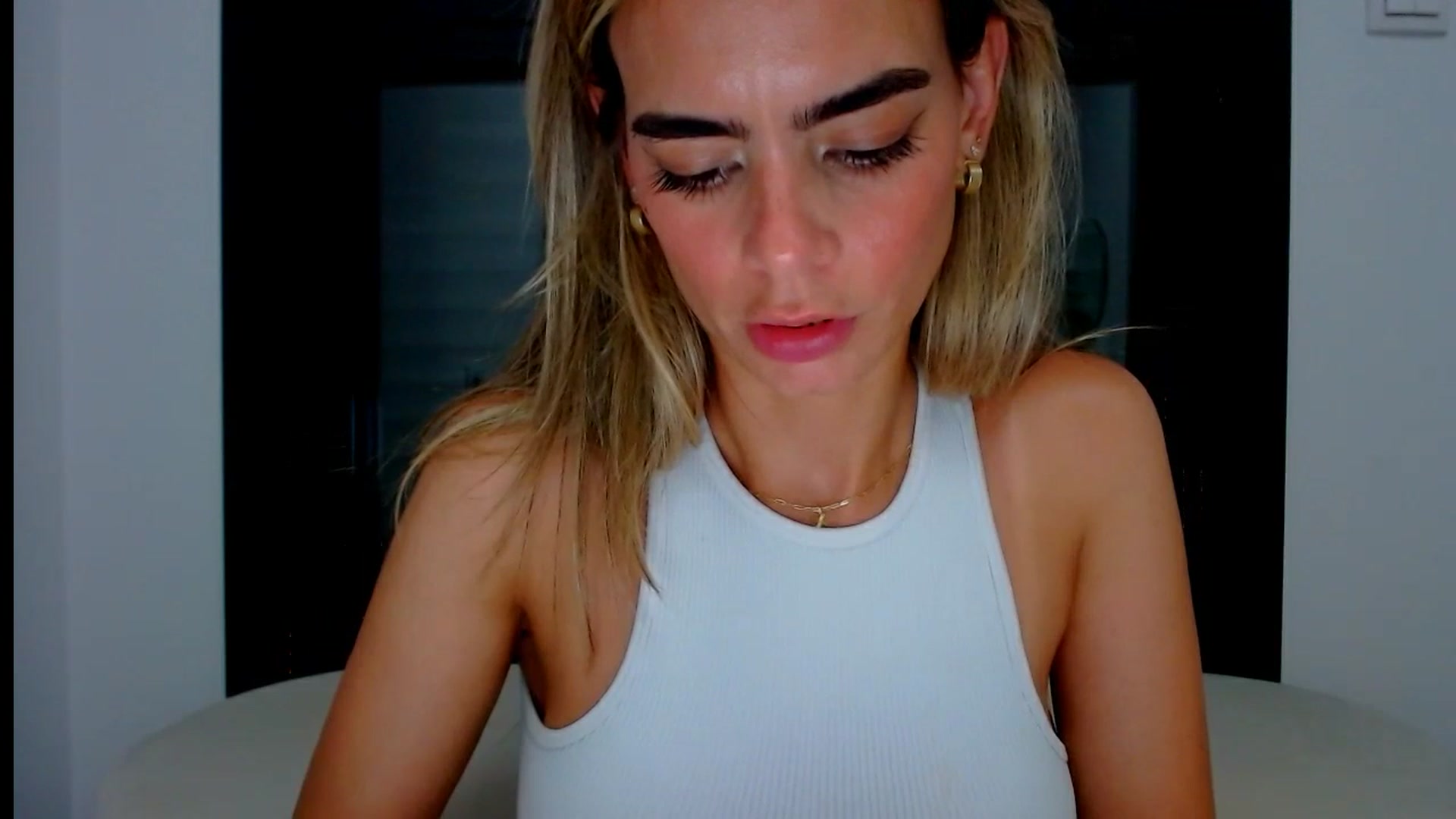 Gallery image thumbnail from fresagirl's myfreecams stream on, 07/08/2024, 22:49 image 2 of 20