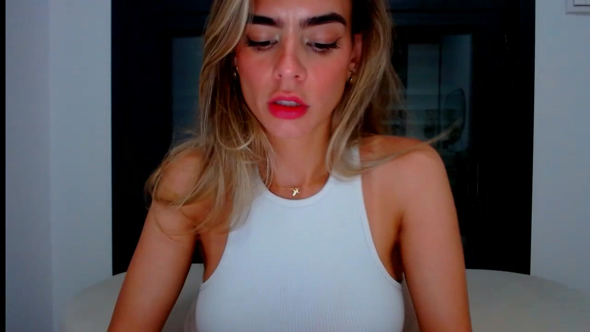Gallery image thumbnail from fresagirl's myfreecams stream on, 07/08/2024, 22:49 image 15 of 20