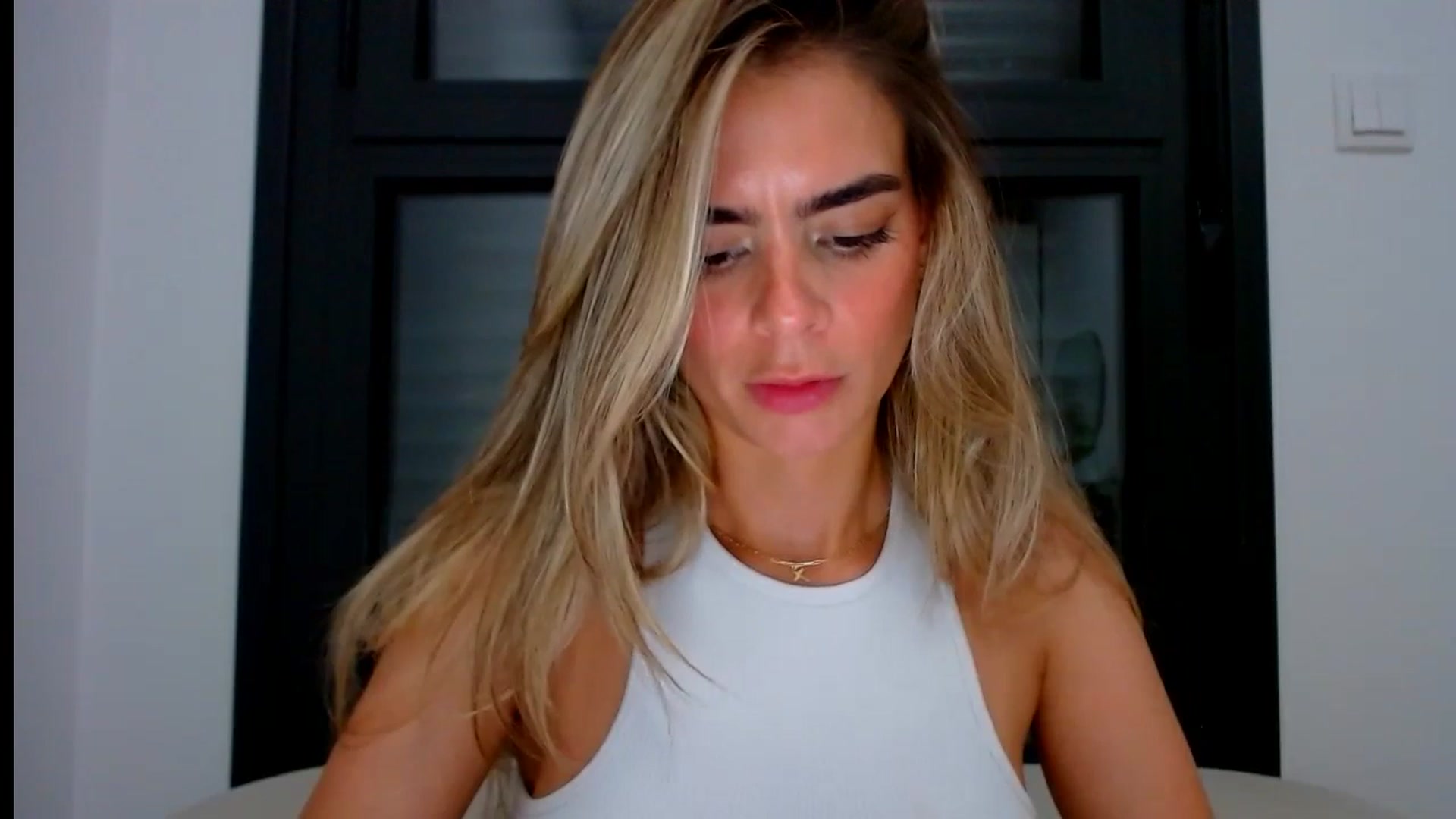 Gallery image thumbnail from fresagirl's myfreecams stream on, 07/08/2024, 22:49 image 7 of 20