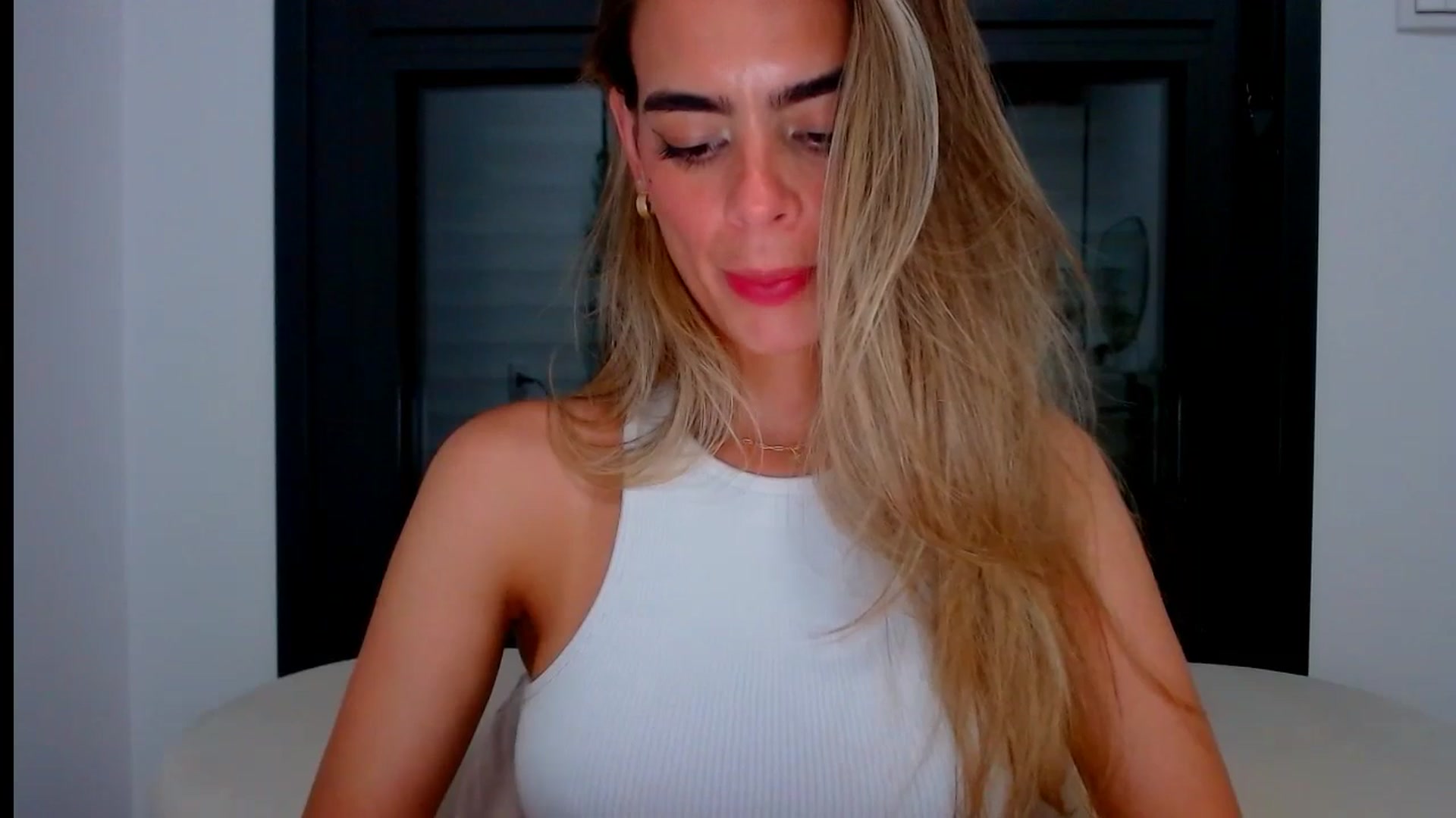 Gallery image thumbnail from fresagirl's myfreecams stream on, 07/08/2024, 22:49 image 18 of 20