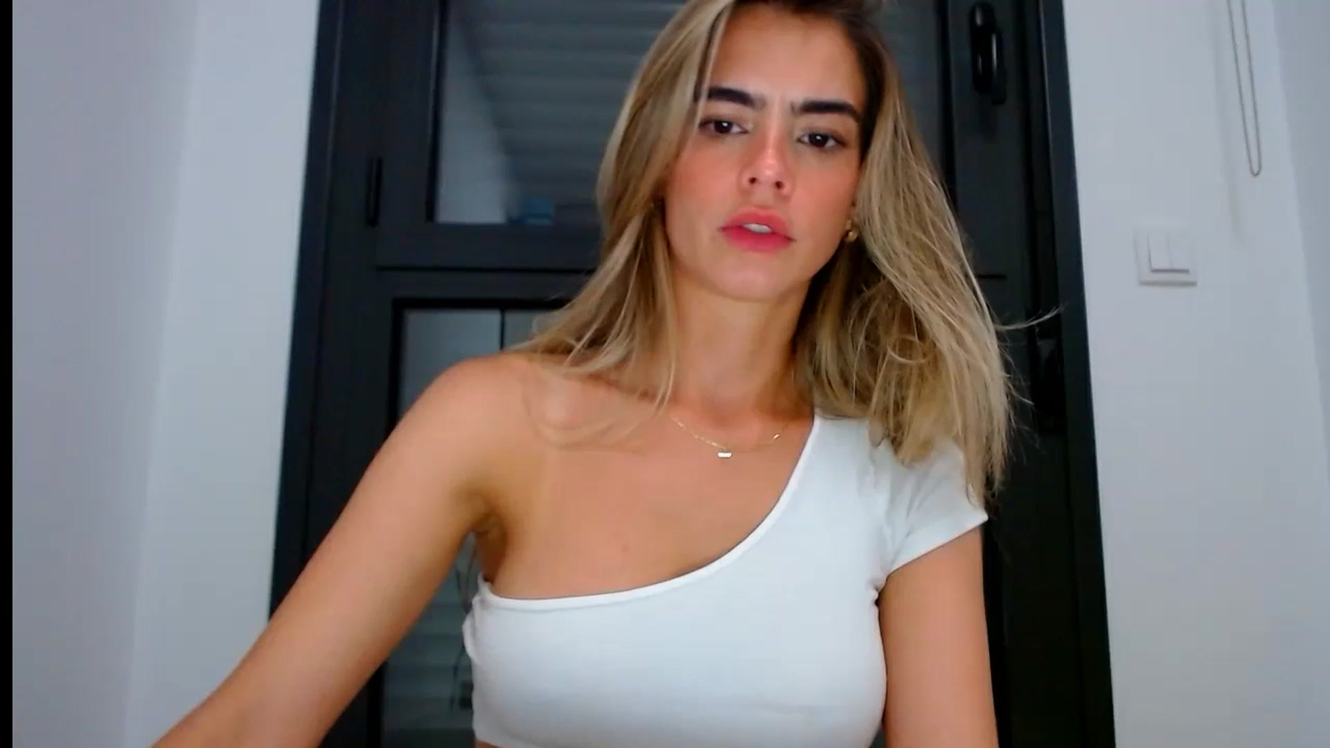 Gallery image thumbnail from fresagirl's myfreecams stream on, 07/09/2024, 21:15 image 12 of 20