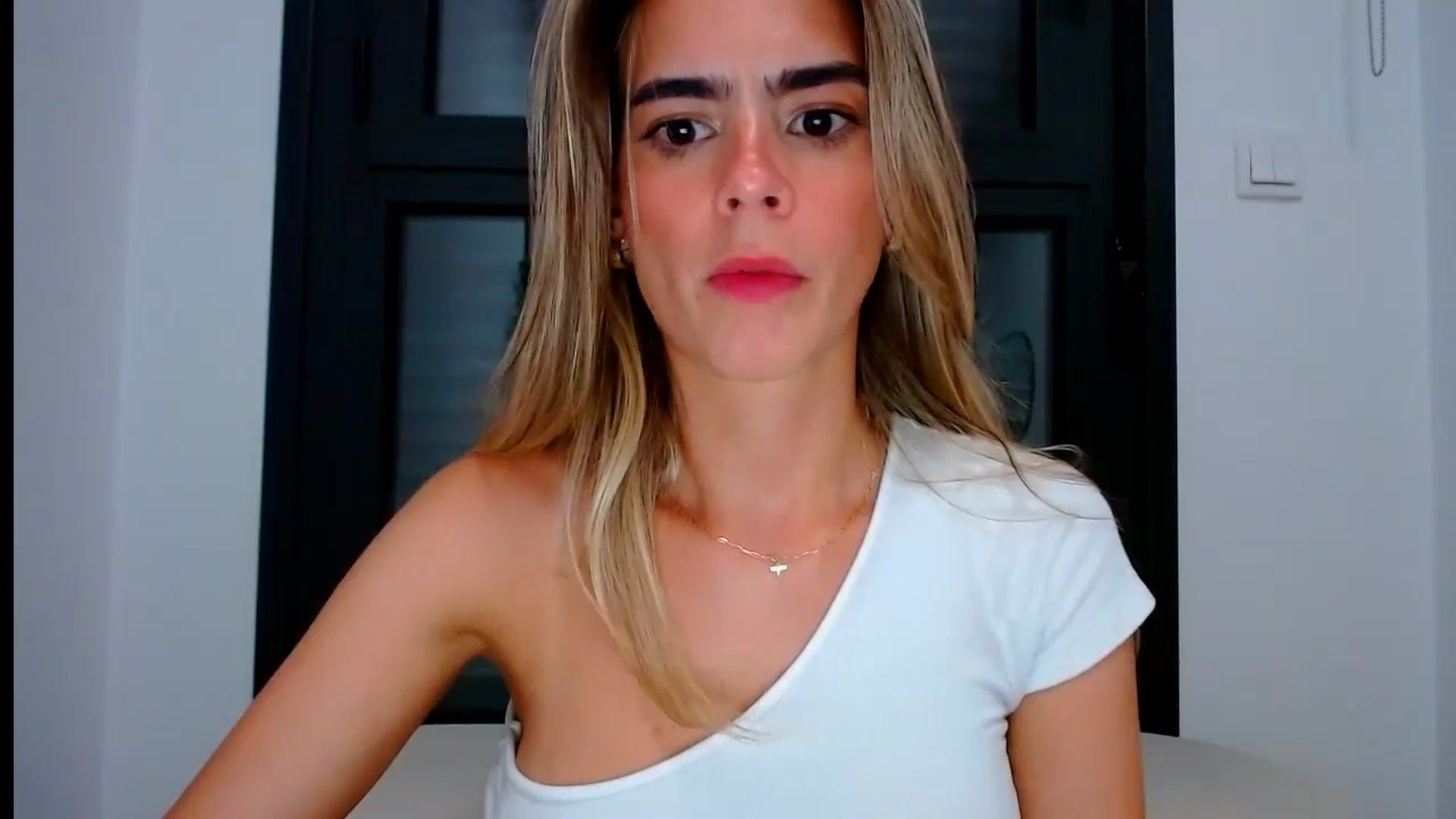 Gallery image thumbnail from fresagirl's myfreecams stream on, 07/09/2024, 21:15 image 19 of 20