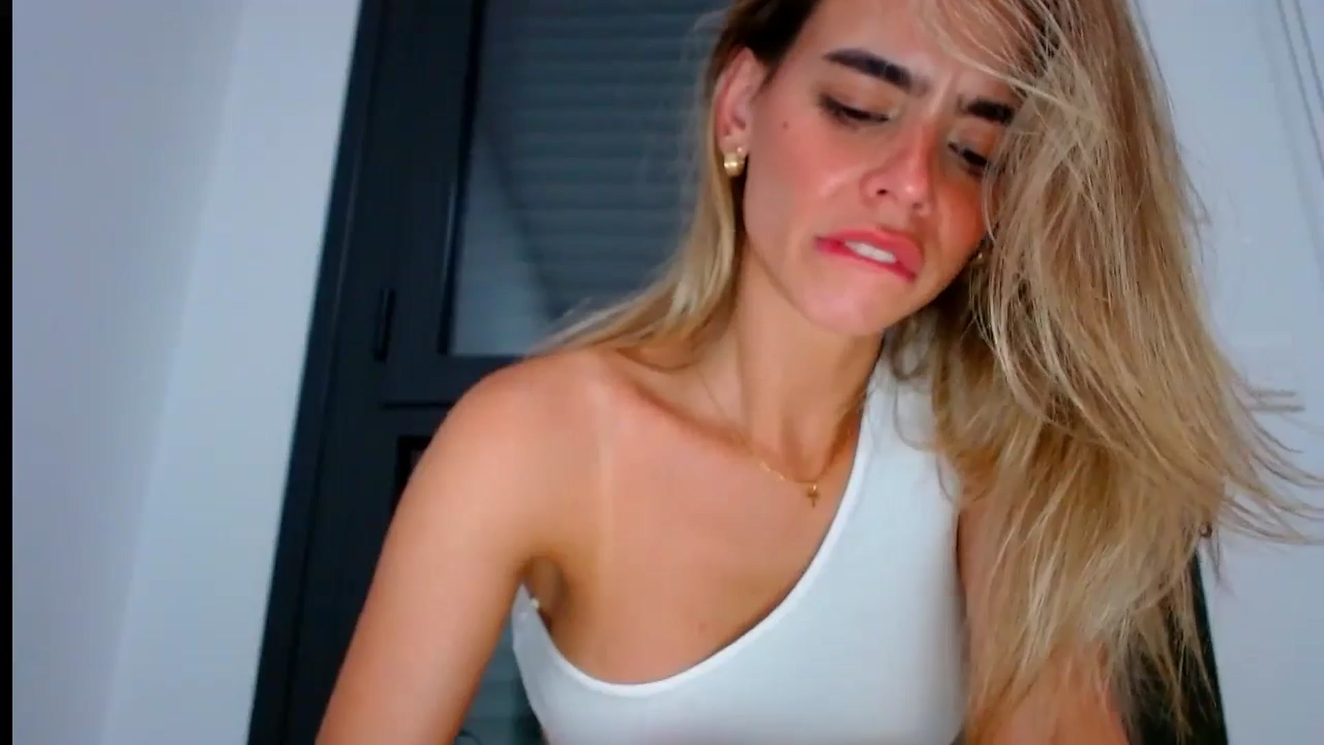 Gallery image thumbnail from fresagirl's myfreecams stream on, 07/09/2024, 21:15 image 16 of 20