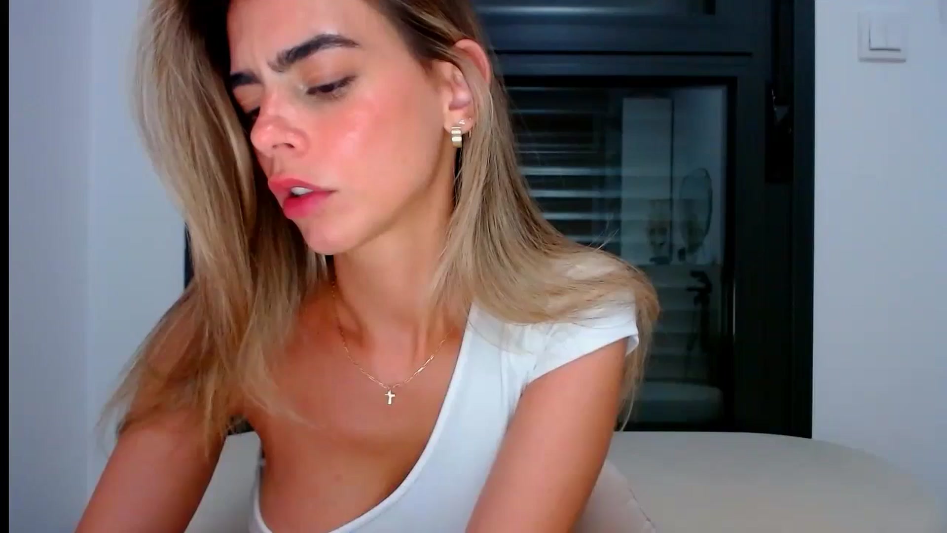 Gallery image thumbnail from fresagirl's myfreecams stream on, 07/09/2024, 23:00 image 1 of 20