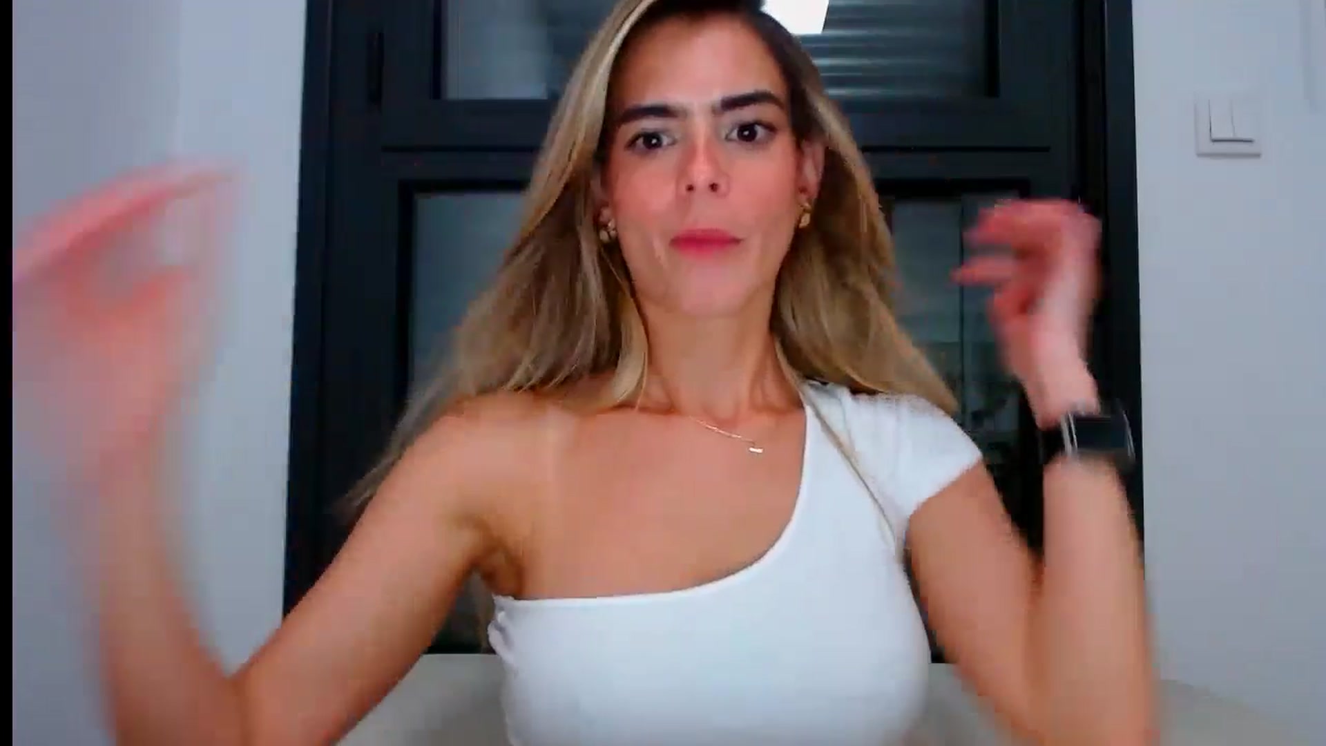 Gallery image thumbnail from fresagirl's myfreecams stream on, 07/09/2024, 23:00 image 6 of 20