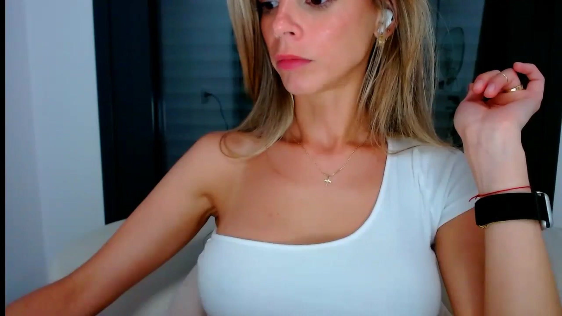 Gallery image thumbnail from fresagirl's myfreecams stream on, 07/09/2024, 23:00 image 16 of 20