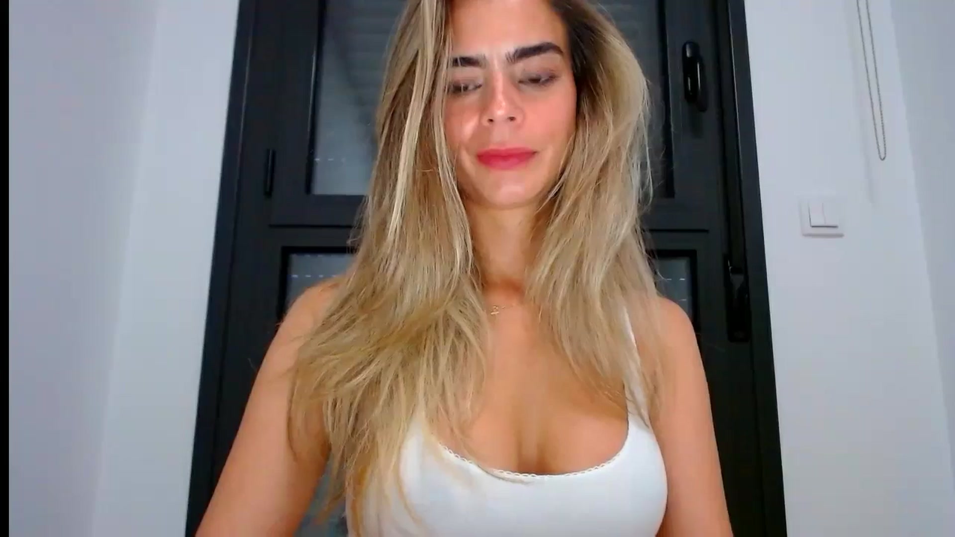 Gallery image thumbnail from fresagirl's myfreecams stream on, 07/15/2024, 20:08 image 10 of 20