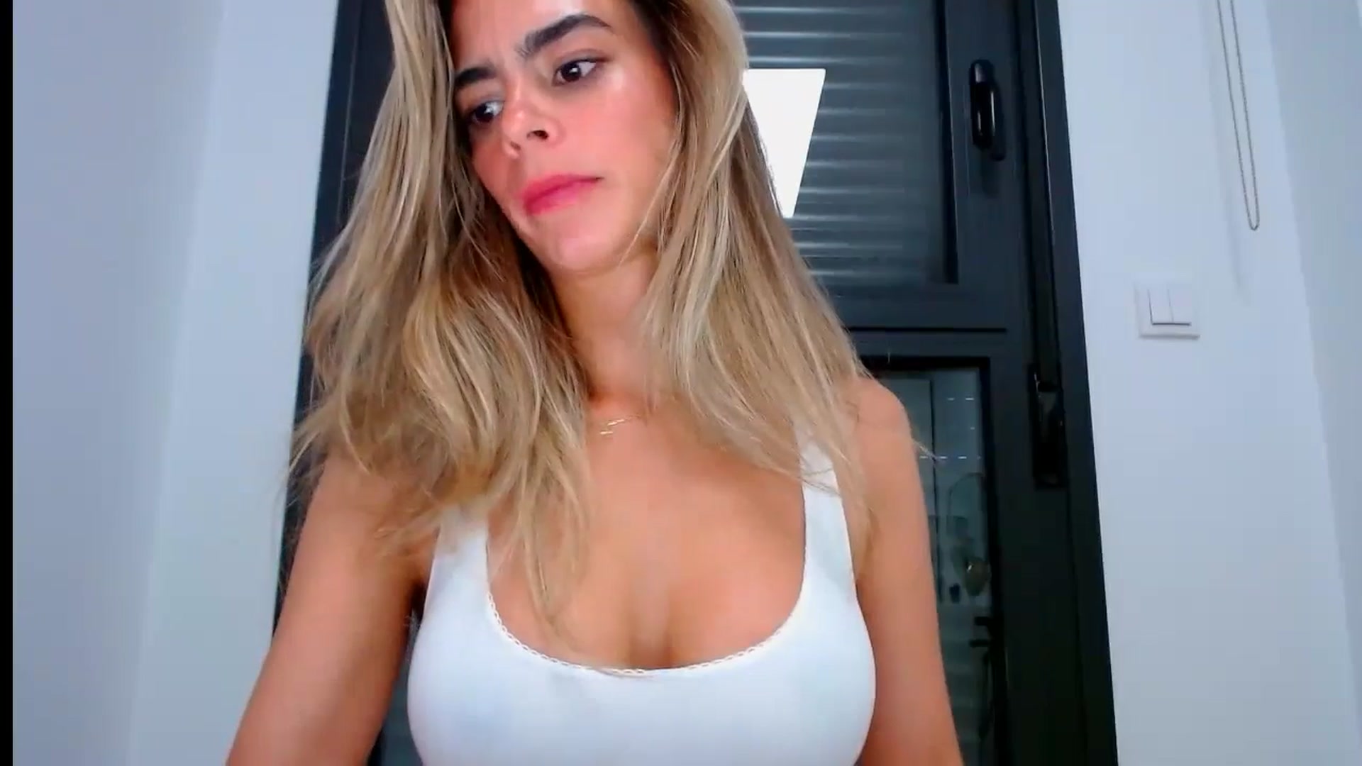 Gallery image thumbnail from fresagirl's myfreecams stream on, 07/15/2024, 20:08 image 11 of 20