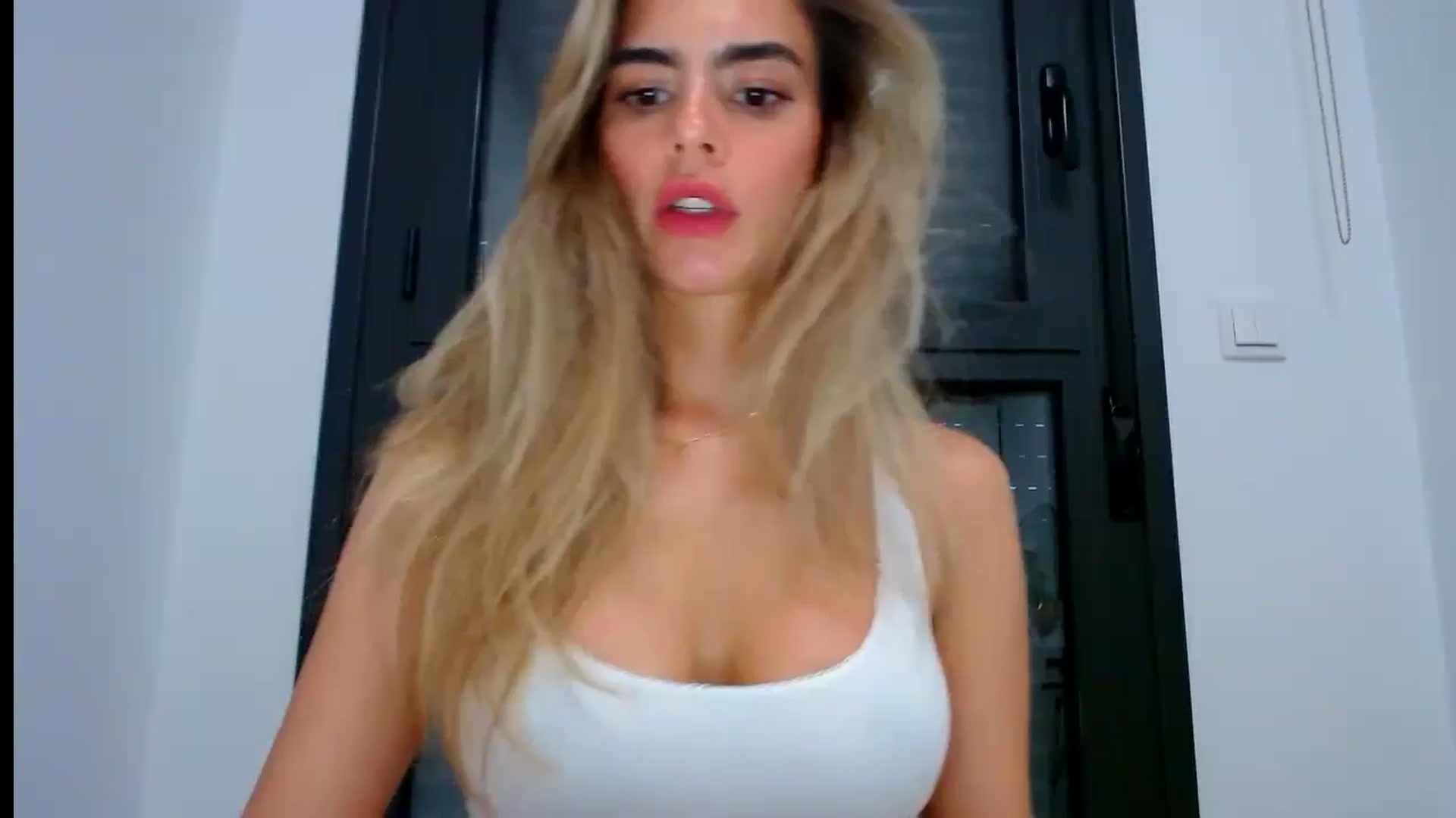 Gallery image thumbnail from fresagirl's myfreecams stream on, 07/15/2024, 20:08 image 8 of 20