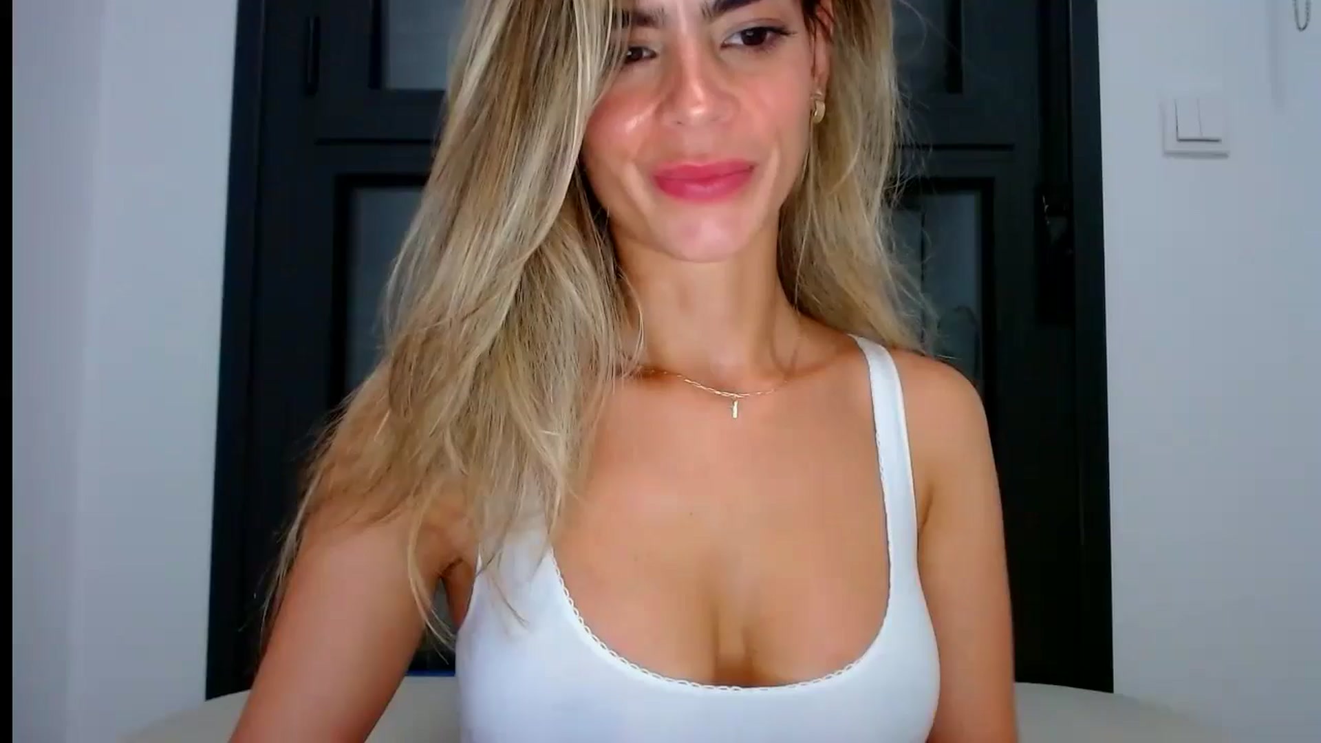 Gallery image thumbnail from fresagirl's myfreecams stream on, 07/15/2024, 20:08 image 20 of 20