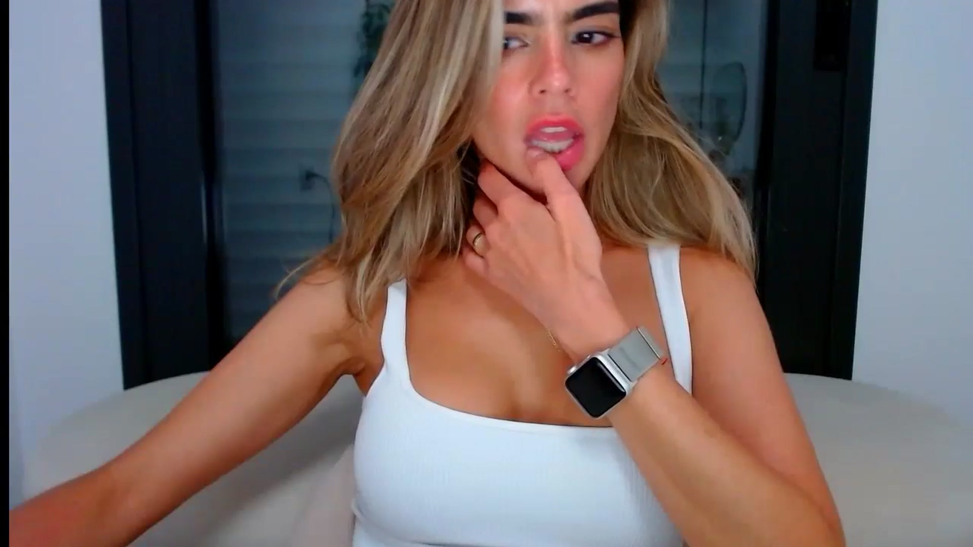 Gallery image thumbnail from fresagirl's myfreecams stream on, 07/22/2024, 22:39 image 11 of 20