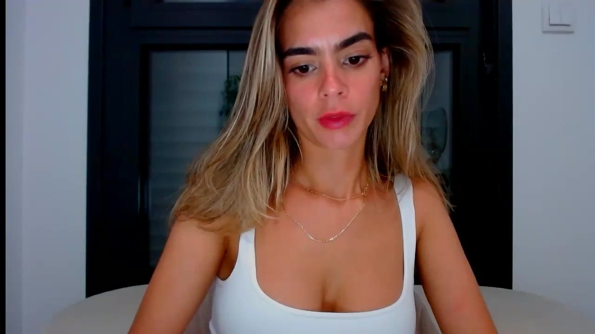 Gallery image thumbnail from fresagirl's myfreecams stream on, 07/23/2024, 01:19 image 20 of 20