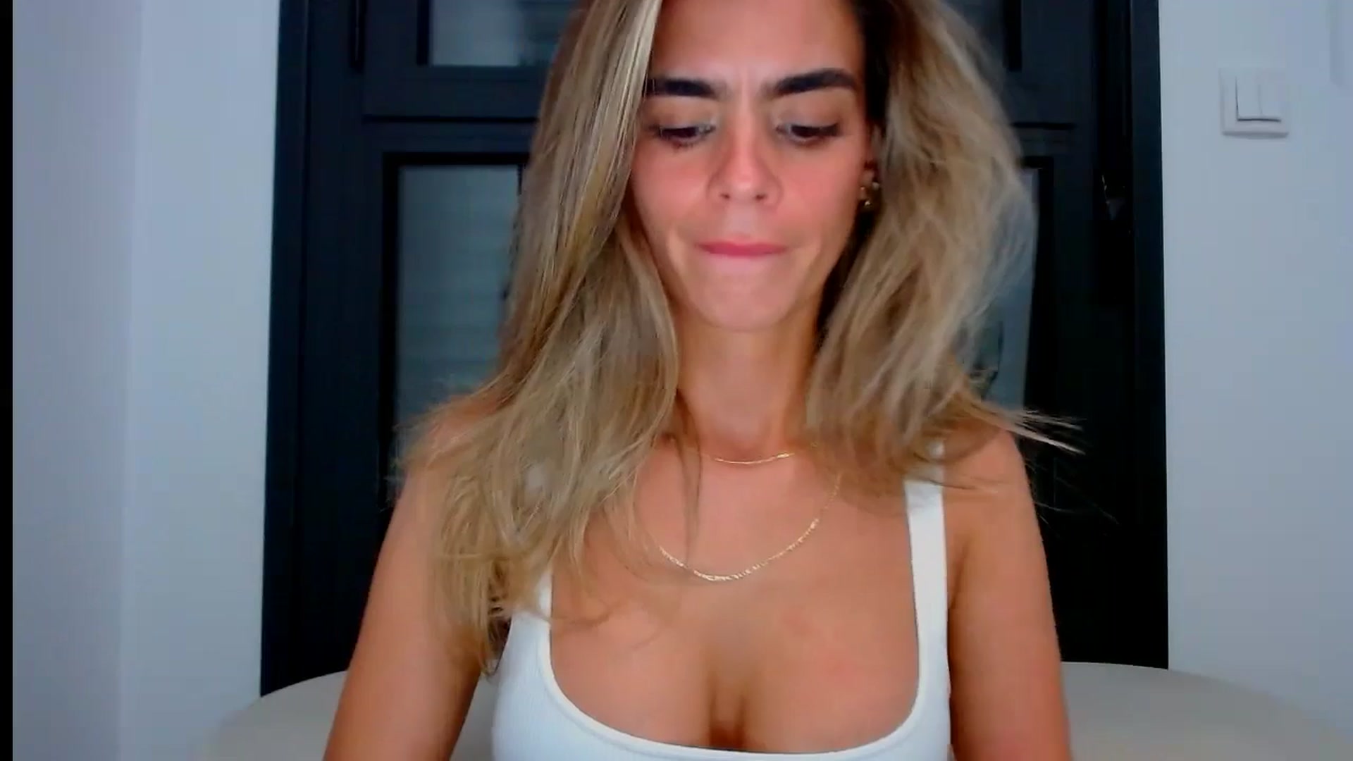 Gallery image thumbnail from fresagirl's myfreecams stream on, 07/23/2024, 01:19 image 9 of 20