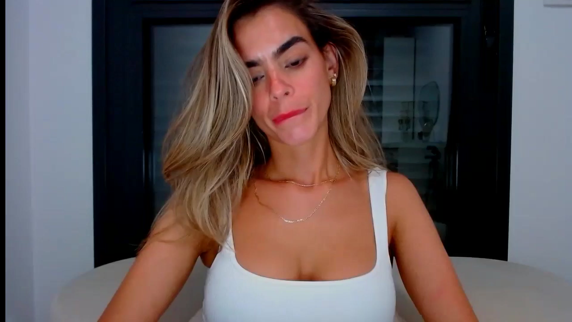 Gallery image thumbnail from fresagirl's myfreecams stream on, 07/23/2024, 01:19 image 19 of 20