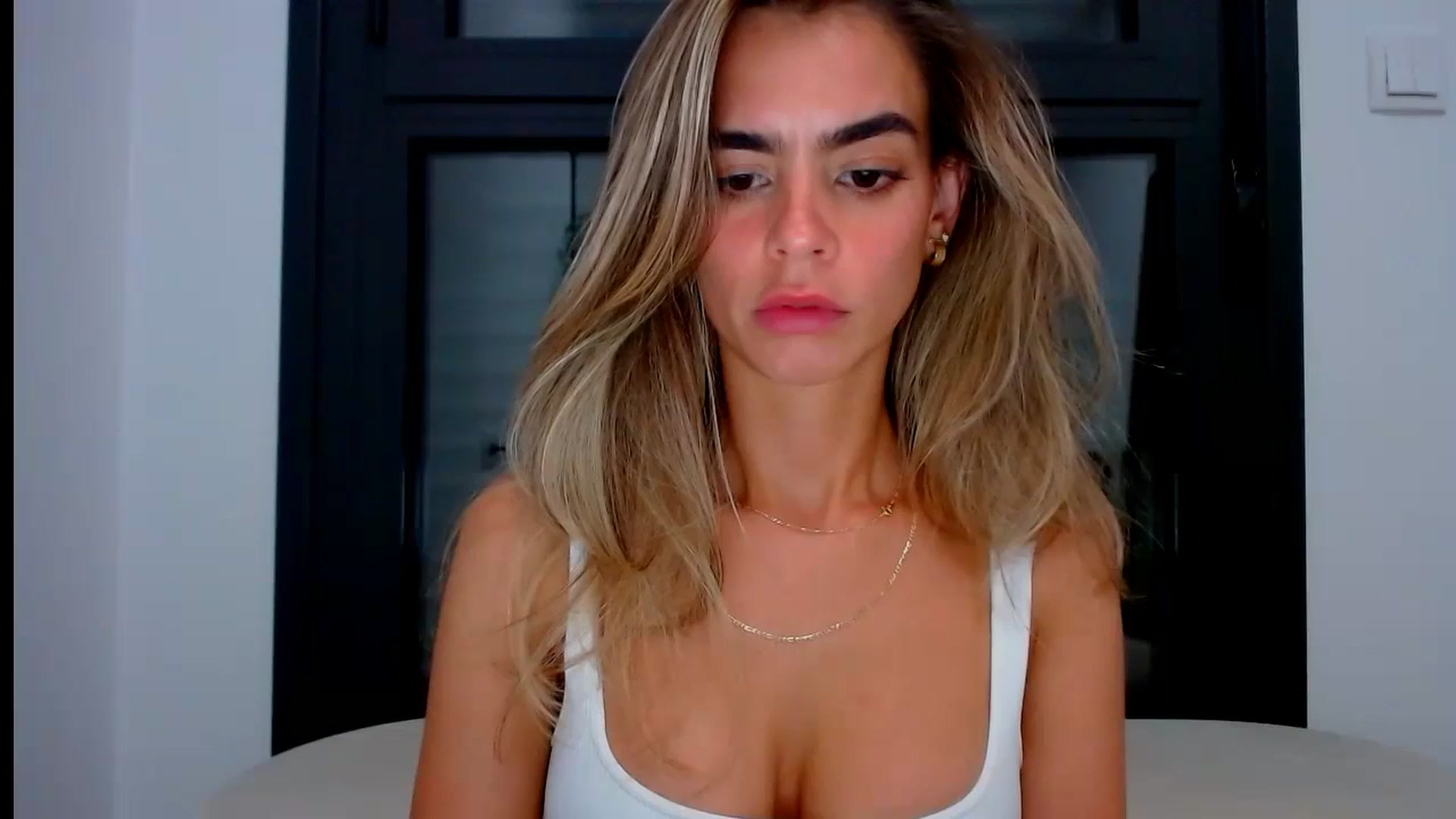 Gallery image thumbnail from fresagirl's myfreecams stream on, 07/23/2024, 01:19 image 12 of 20