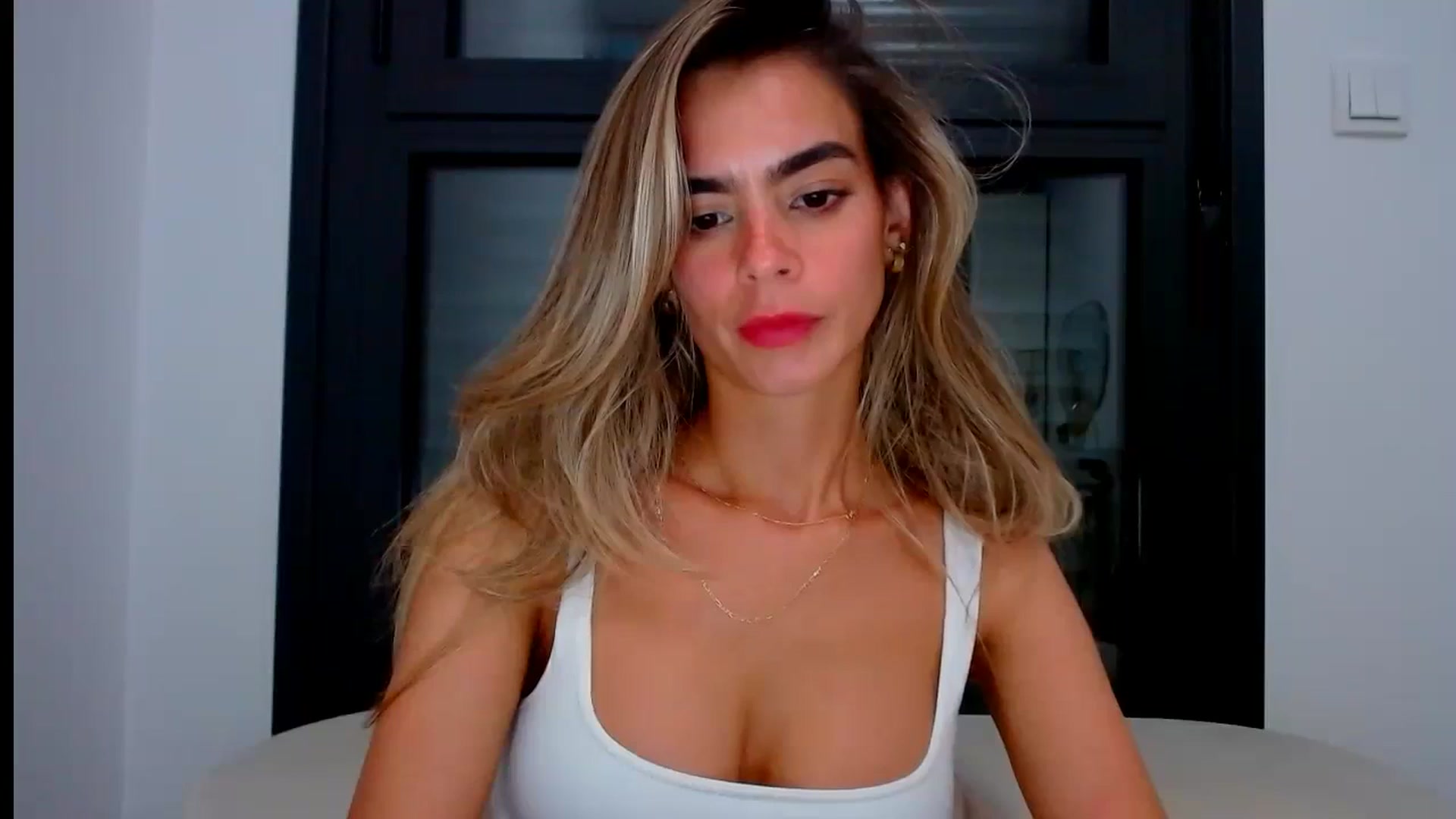 Gallery image thumbnail from fresagirl's myfreecams stream on, 07/23/2024, 01:19 image 17 of 20