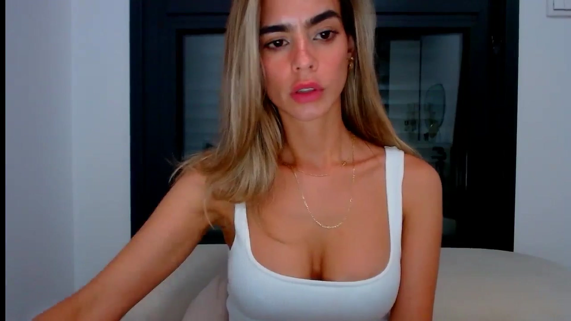 Gallery image thumbnail from fresagirl's myfreecams stream on, 07/23/2024, 01:19 image 3 of 20