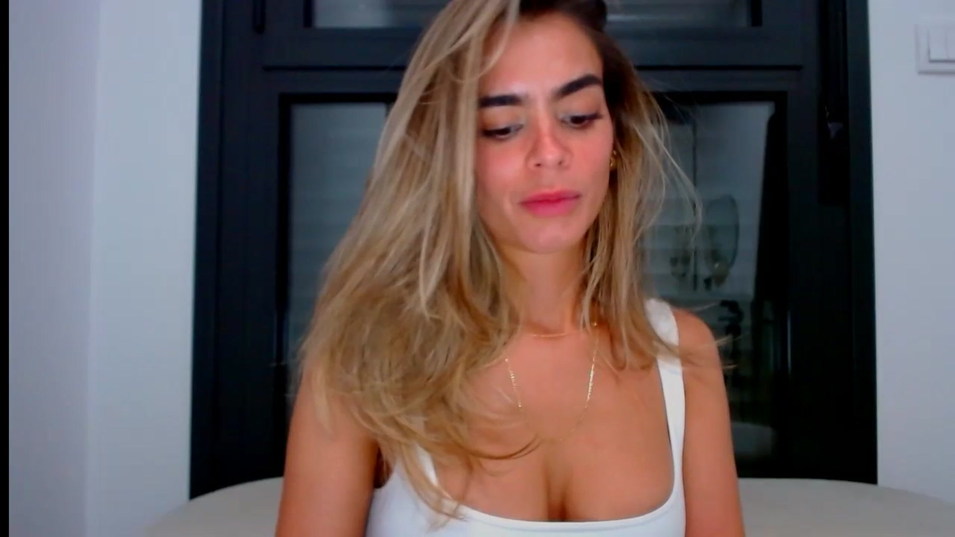 Gallery image thumbnail from fresagirl's myfreecams stream on, 07/23/2024, 01:19 image 8 of 20