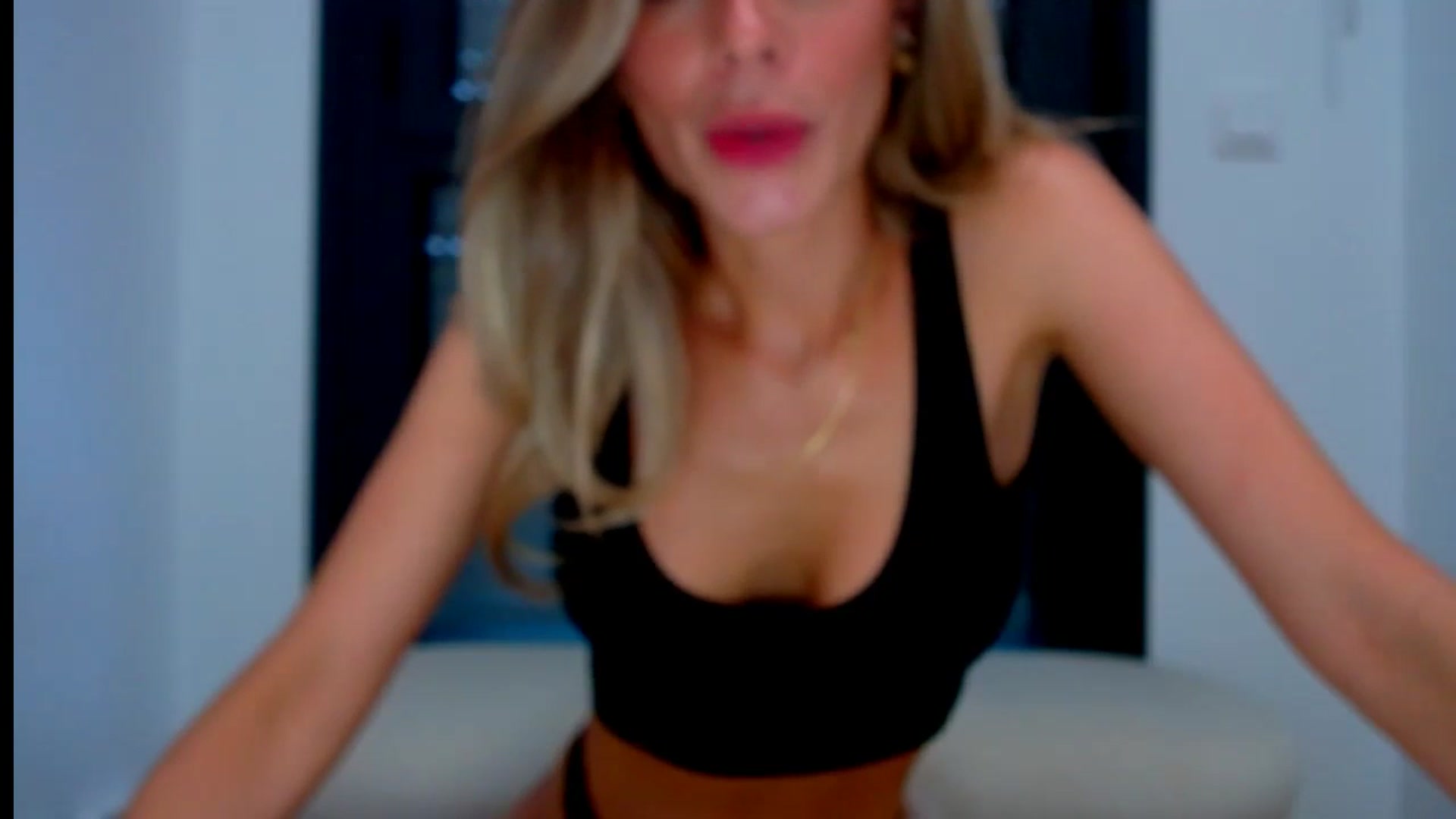 Gallery image thumbnail from fresagirl's myfreecams stream on, 07/23/2024, 19:41 image 3 of 20