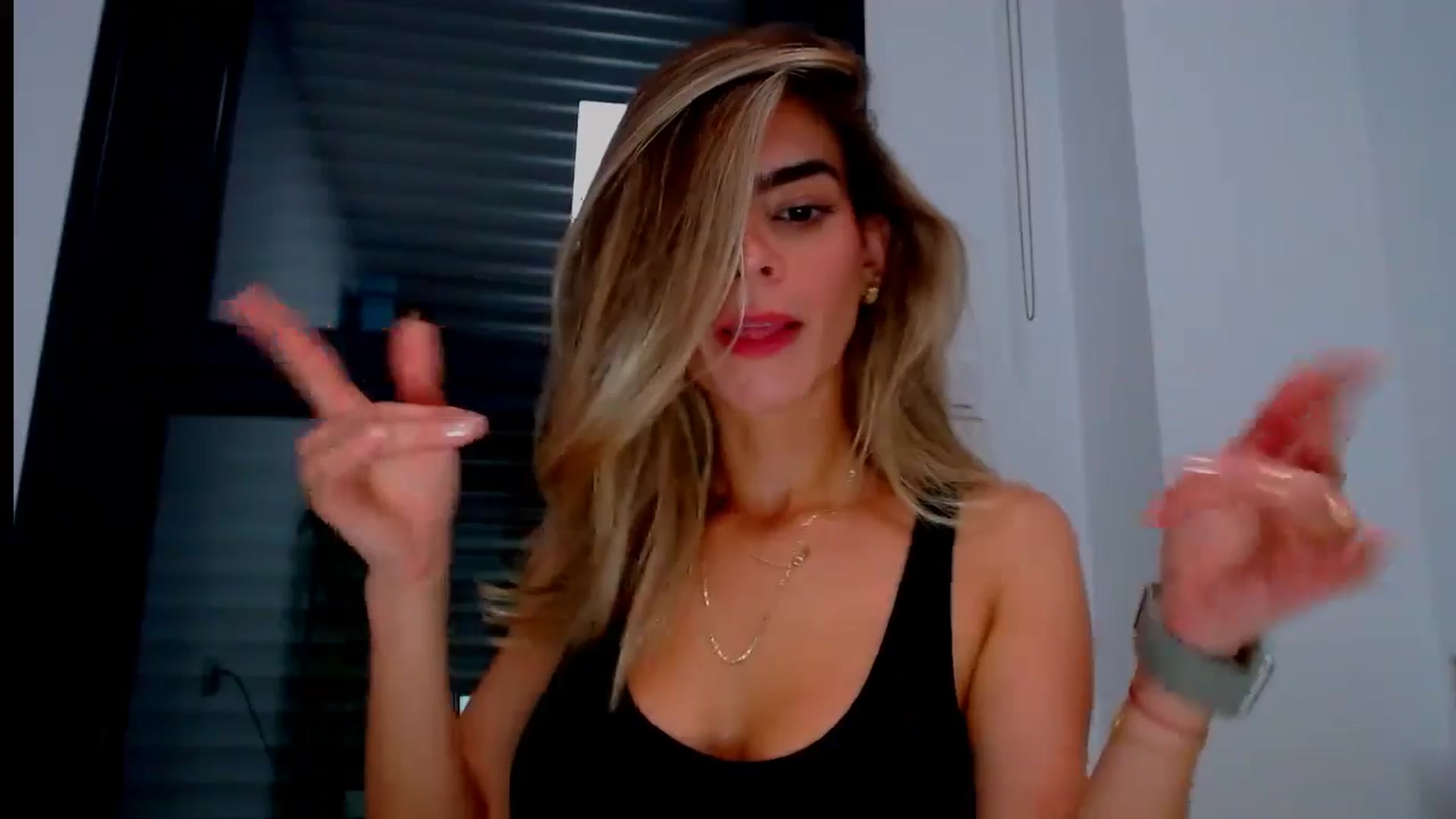 Gallery image thumbnail from fresagirl's myfreecams stream on, 07/23/2024, 20:21 image 19 of 20