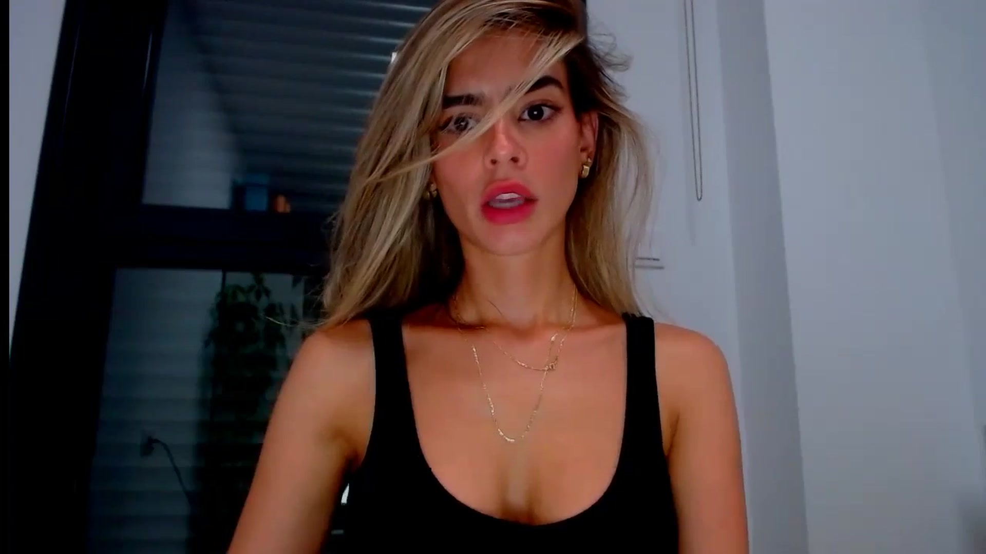 Gallery image thumbnail from fresagirl's myfreecams stream on, 07/23/2024, 20:21 image 20 of 20