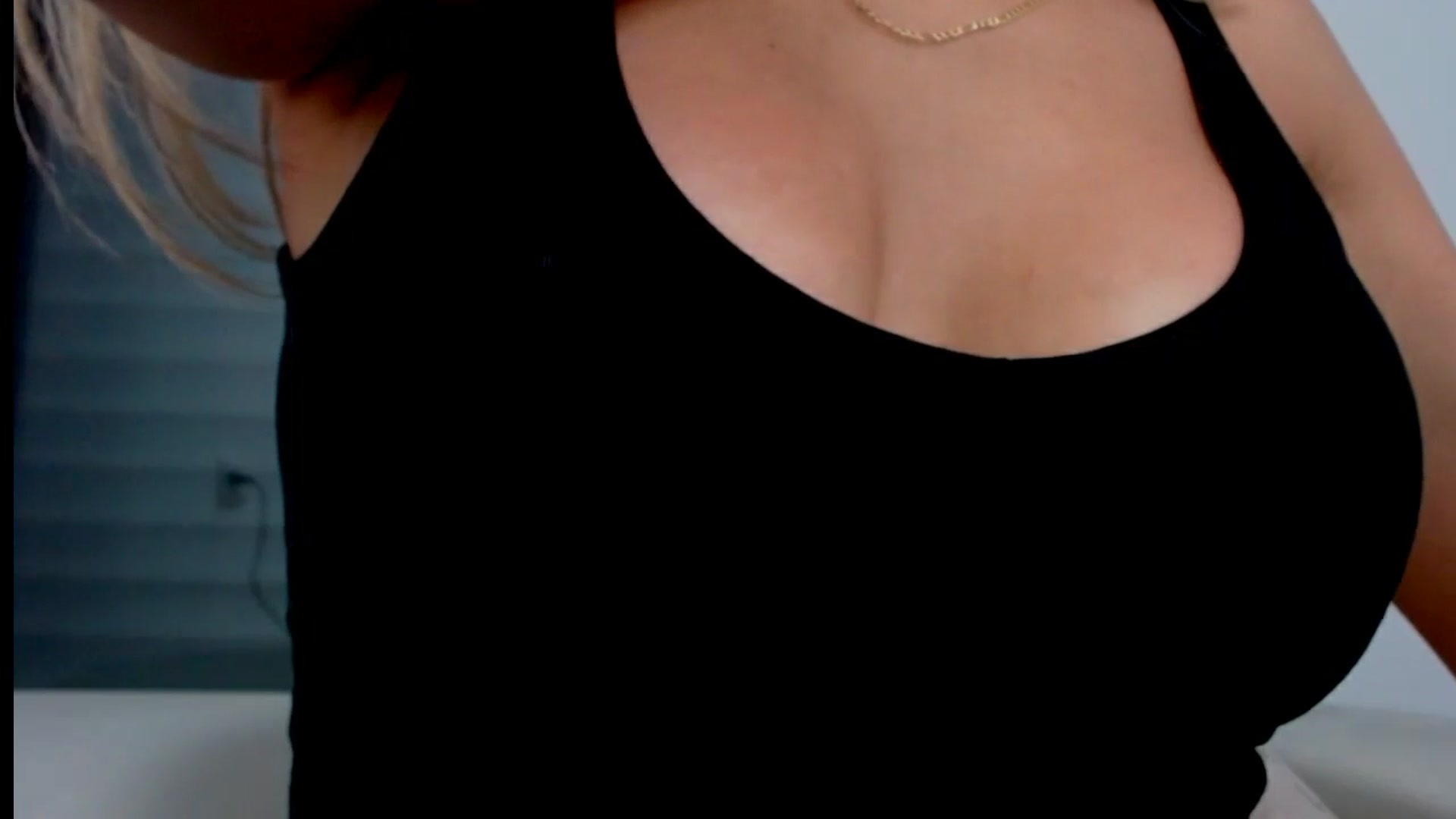 Gallery image thumbnail from fresagirl's myfreecams stream on, 07/24/2024, 24:02 image 13 of 20
