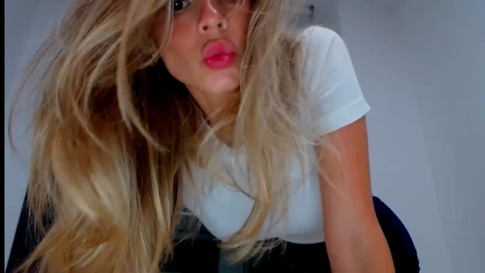 Gallery image thumbnail from fresagirl's myfreecams stream on, 07/24/2024, 21:39 image 1 of 20