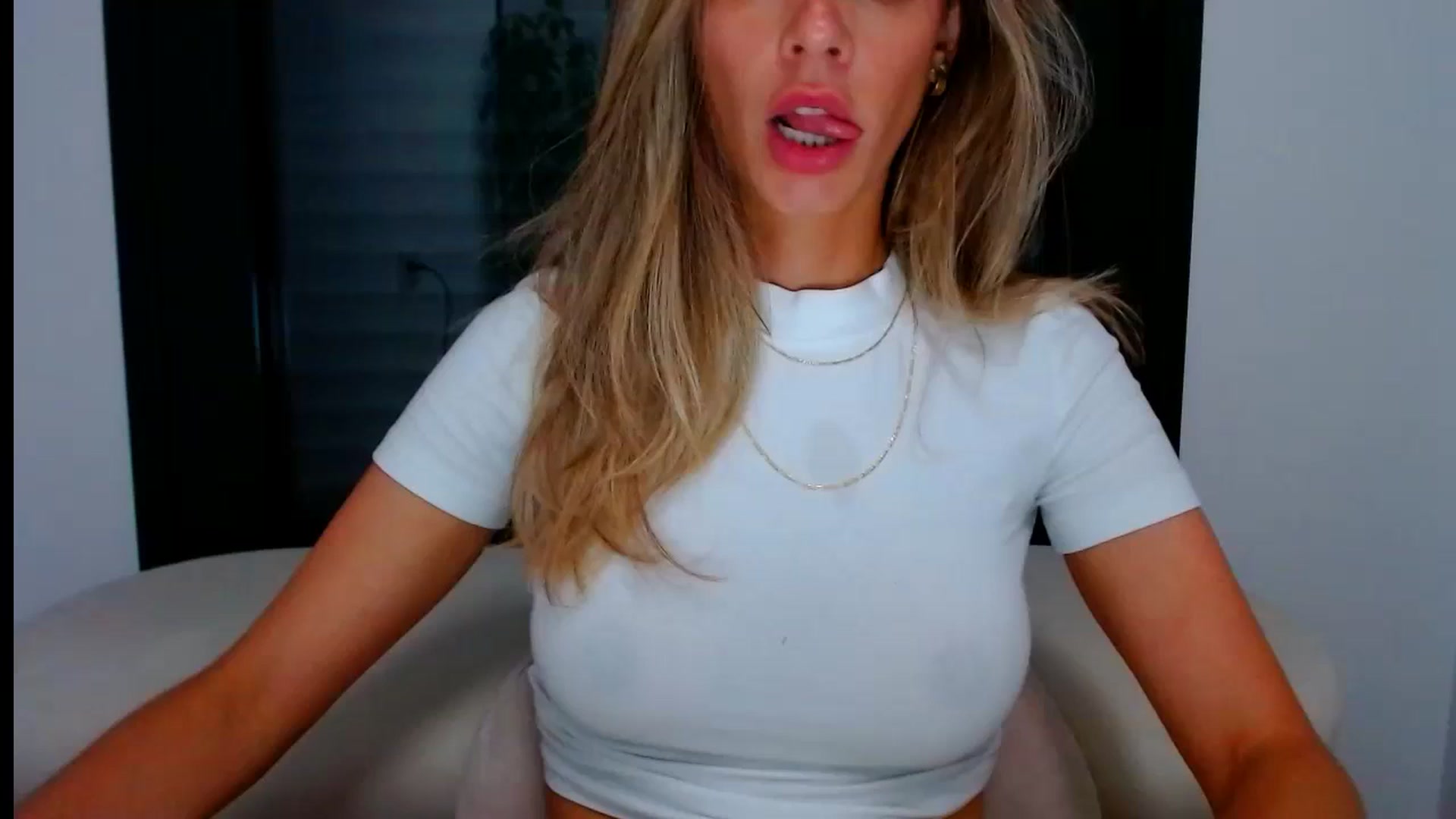 Gallery image thumbnail from fresagirl's myfreecams stream on, 07/24/2024, 21:55 image 17 of 20