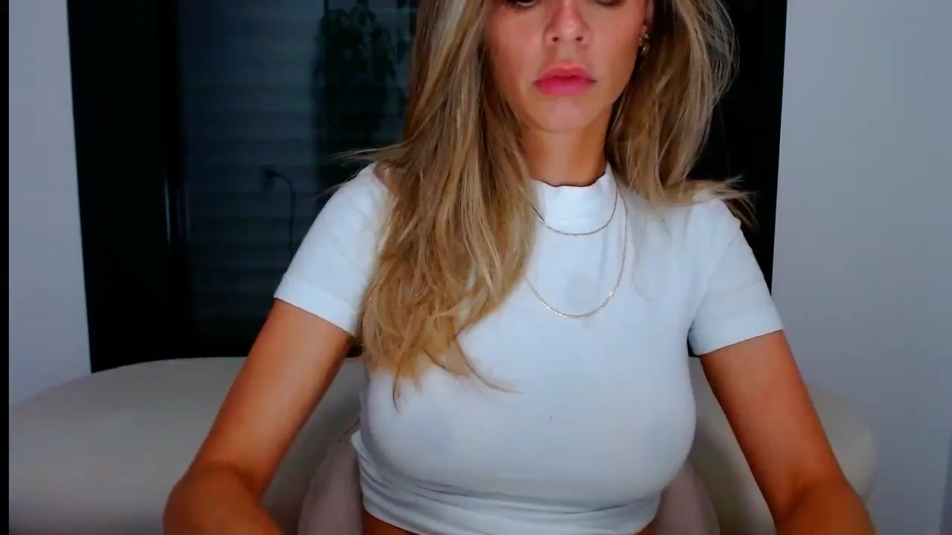 Gallery image thumbnail from fresagirl's myfreecams stream on, 07/24/2024, 21:55 image 18 of 20