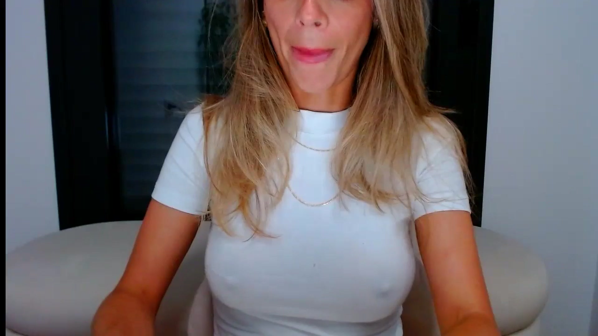 Gallery image thumbnail from fresagirl's myfreecams stream on, 07/24/2024, 22:24 image 9 of 20