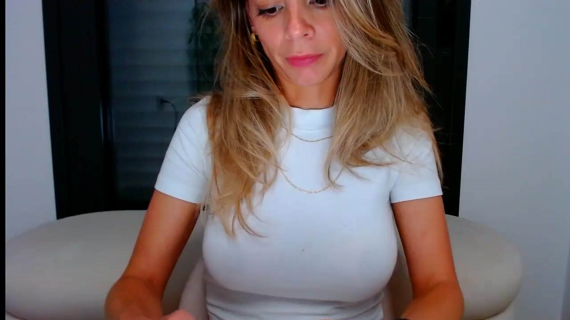 Gallery image thumbnail from fresagirl's myfreecams stream on, 07/24/2024, 22:24 image 5 of 20