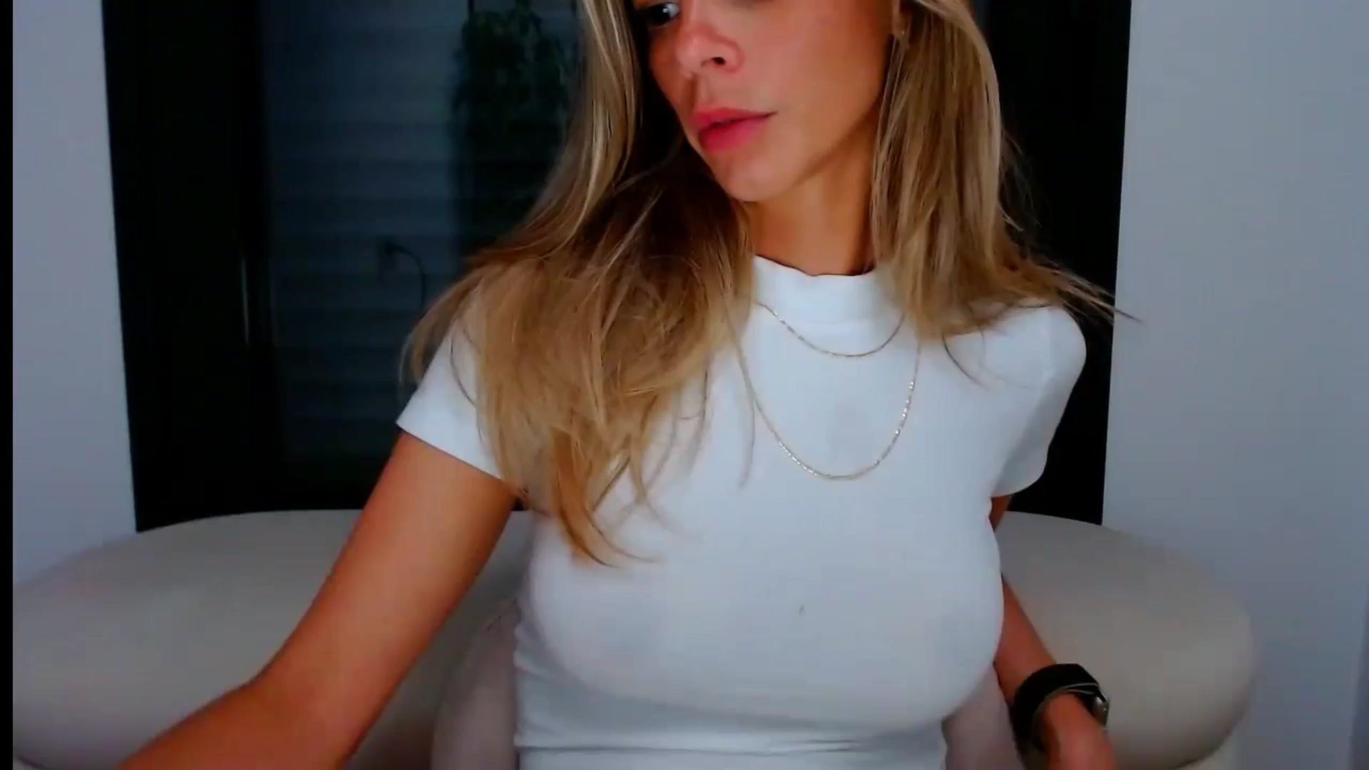Gallery image thumbnail from fresagirl's myfreecams stream on, 07/24/2024, 22:24 image 1 of 20