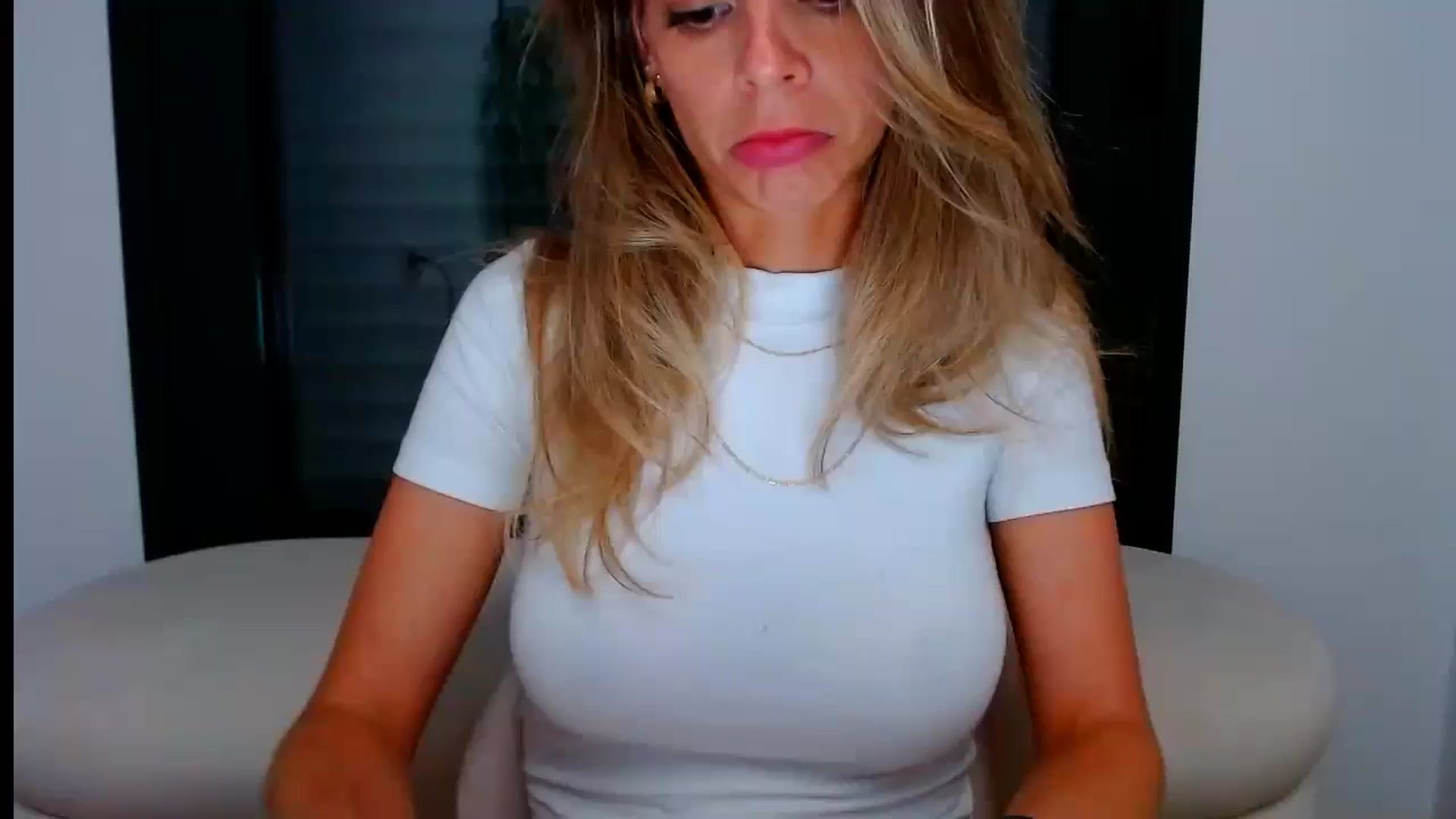 Gallery image thumbnail from fresagirl's myfreecams stream on, 07/24/2024, 22:24 image 7 of 20