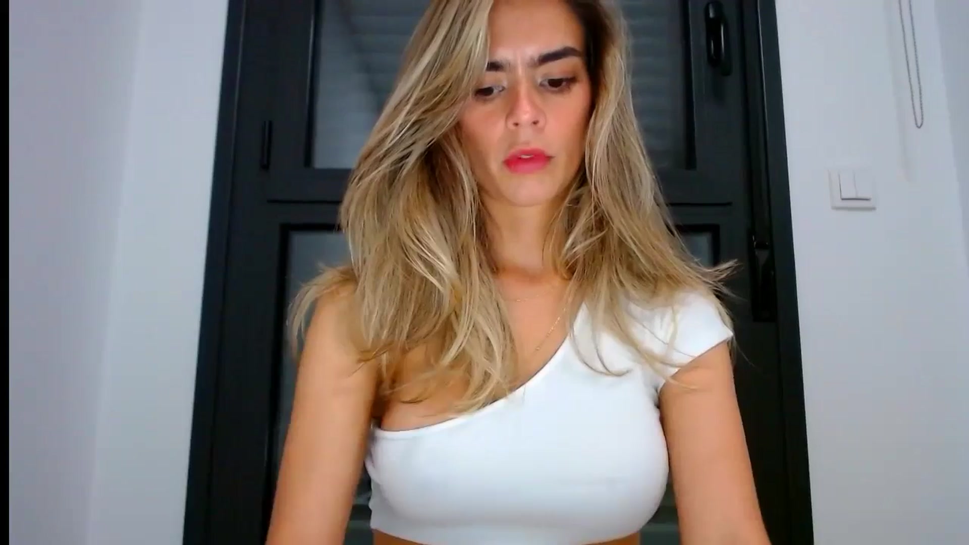 Gallery image thumbnail from fresagirl's myfreecams stream on, 07/25/2024, 21:28 image 6 of 20